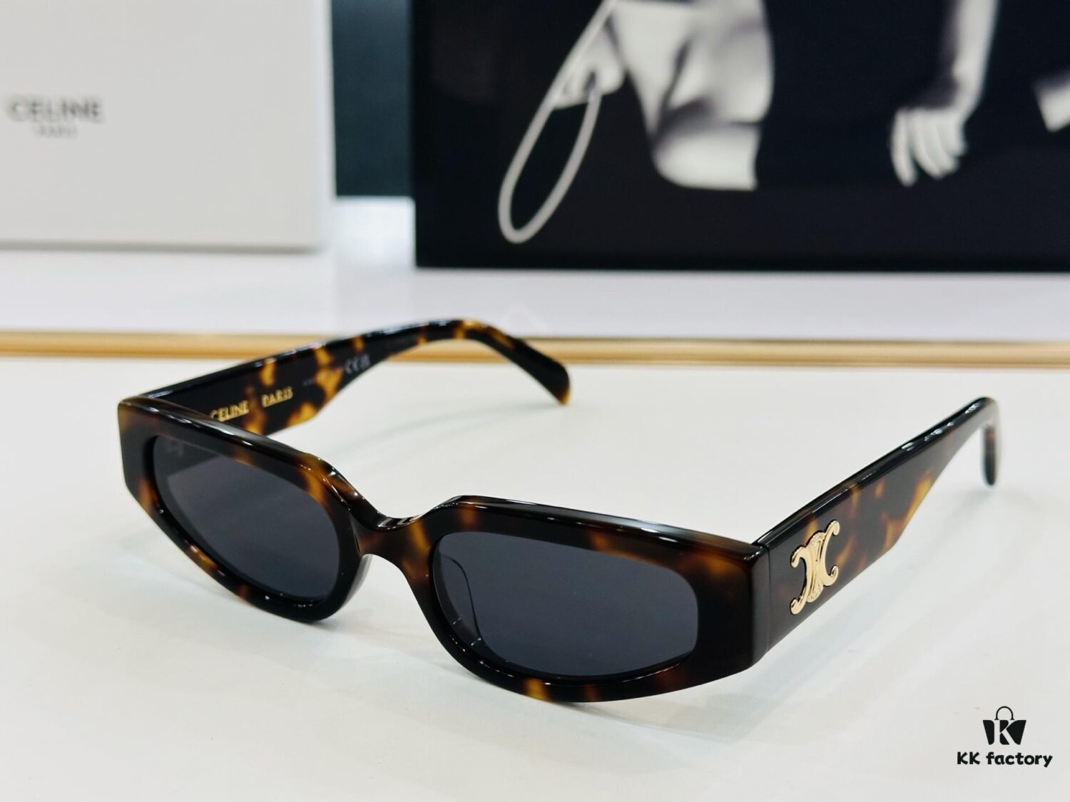 6931fa913a89a121ed54b764 CELINE CL40269U Size: 54-19-135, Consistently Popular Unisex Style, European-American Design, High Gloss Finish, Premium Texture, Excellent Craftsmanship, Sunglasses