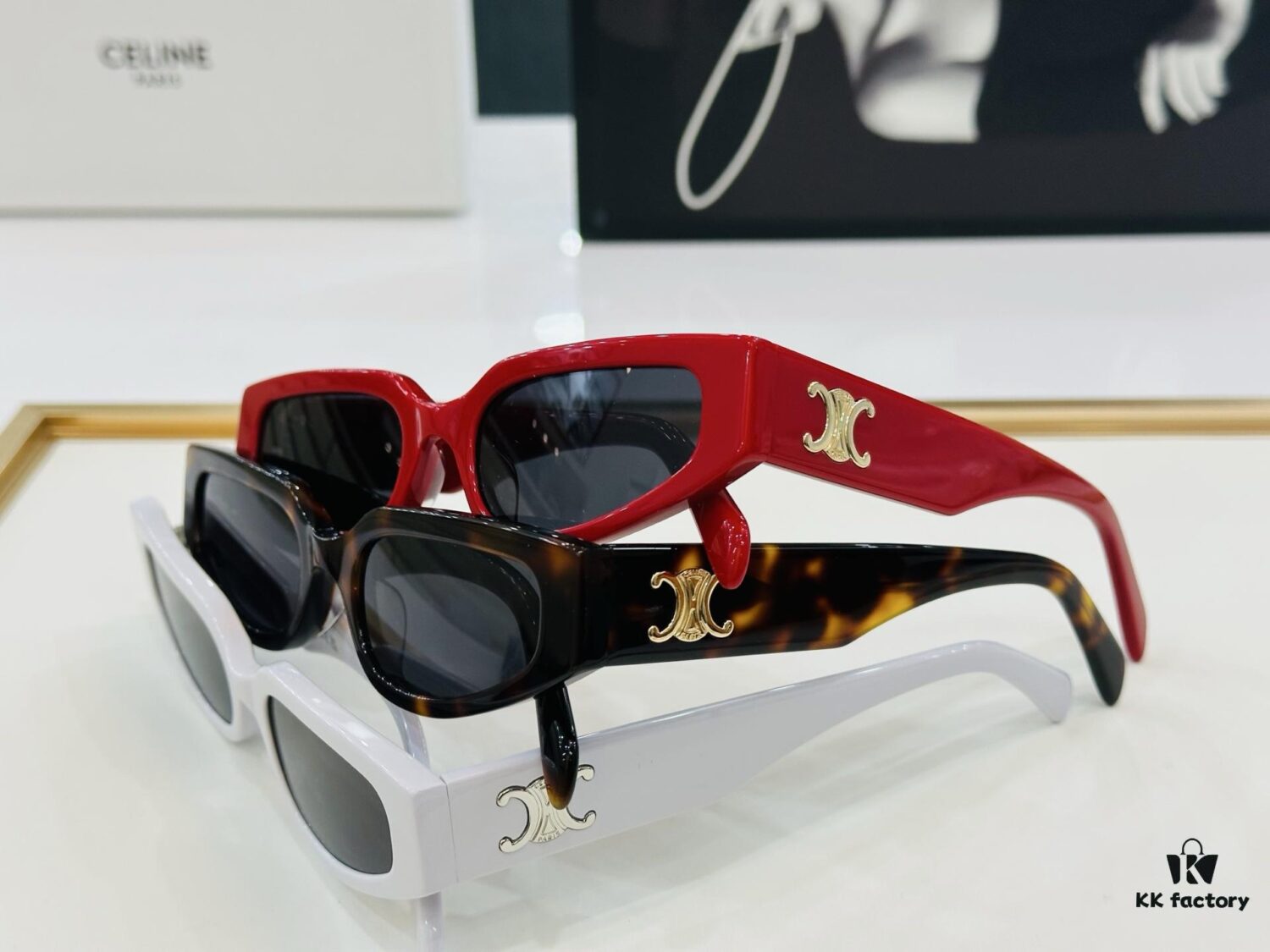 6931fa913a89a121ed54b766 CELINE CL40269U Size: 54-19-135, Consistently Popular Unisex Style, European-American Design, High Gloss Finish, Premium Texture, Excellent Craftsmanship, Sunglasses