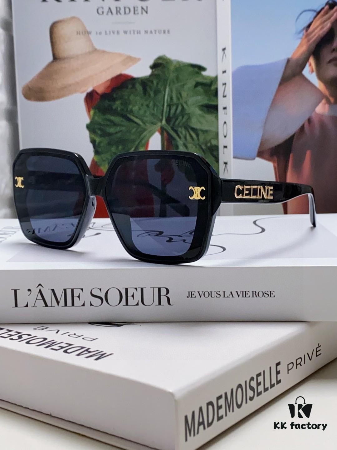 6931fa9d3a89a121ed54b7fb CELINE Selen Small Red Book Hit Product with Subtle Metal Logo Decoration, Simple Frame Design, Effortlessly Stylish, Exuding Trendy Elegance and Luxury