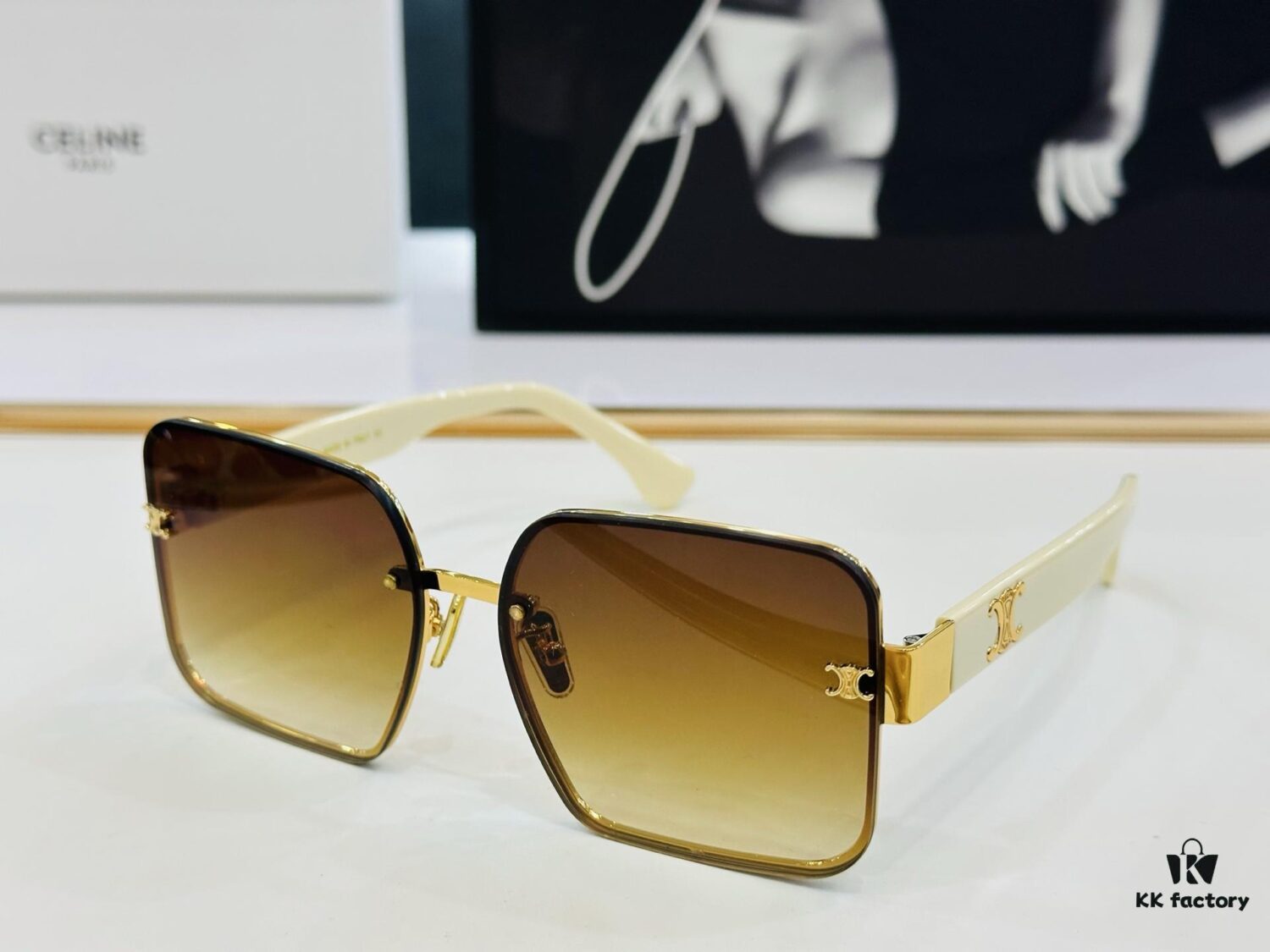 6931faa53a89a121ed54b86a CELINE CL40238 Size: 53□20-146 A consistently popular unisex style with a sleek European-American design, excellent gloss, strong texture, and superb craftsmanship. Suitable for optical frames, sunglasses, or eyeglasses.