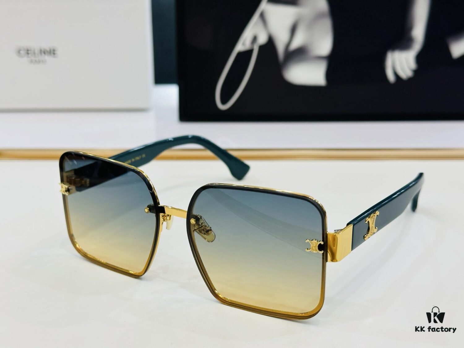 6931faa53a89a121ed54b86b CELINE CL40238 Size: 53□20-146 A consistently popular unisex style with a sleek European-American design, excellent gloss, strong texture, and superb craftsmanship. Suitable for optical frames, sunglasses, or eyeglasses.