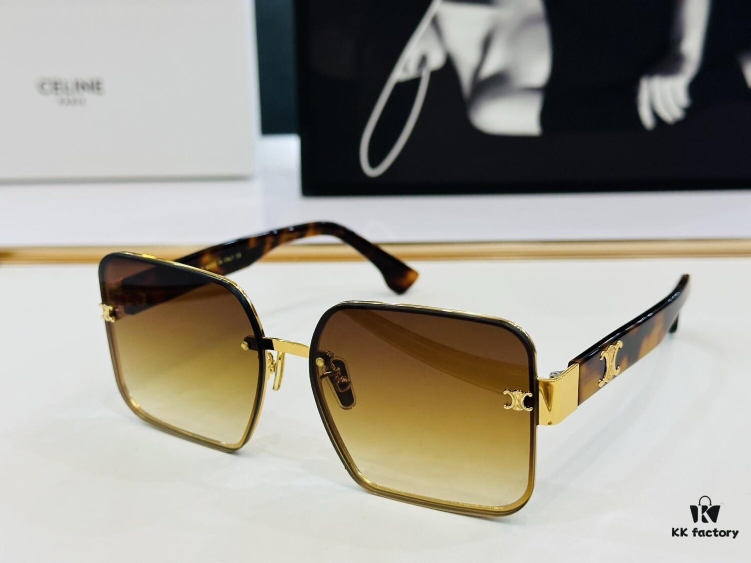 6931faa53a89a121ed54b86e CELINE CL40238 Size: 53□20-146 A consistently popular unisex style with a sleek European-American design, excellent gloss, strong texture, and superb craftsmanship. Suitable for optical frames, sunglasses, or eyeglasses.