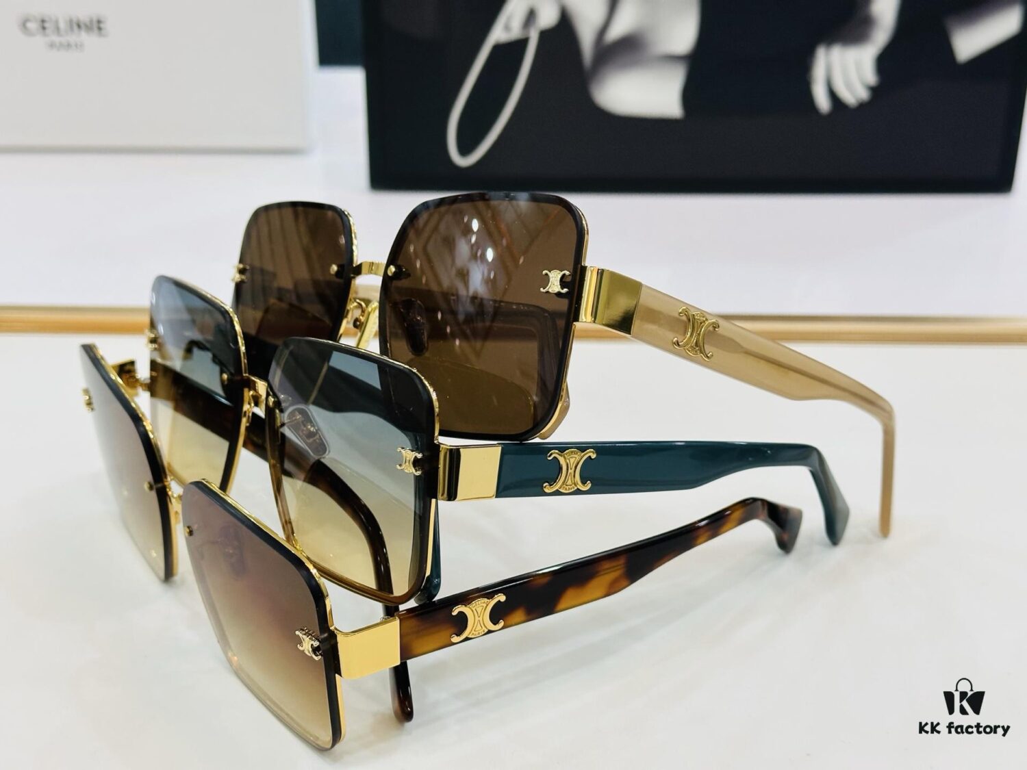 6931faa53a89a121ed54b86f CELINE CL40238 Size: 53□20-146 A consistently popular unisex style with a sleek European-American design, excellent gloss, strong texture, and superb craftsmanship. Suitable for optical frames, sunglasses, or eyeglasses.