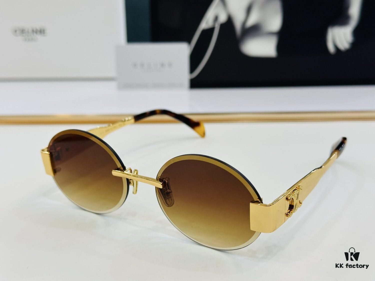 CELINE CL42121U Size 56□17-142, Popular Unisex Sunglasses with Excellent Shine and Premium Texture, XL Craftsmanship