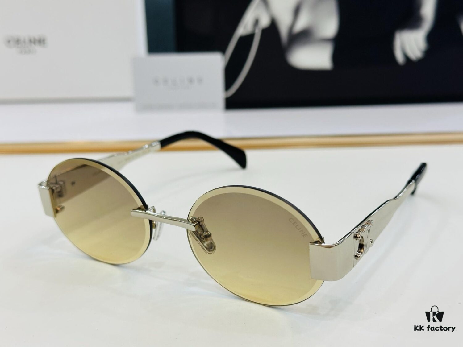 CELINE CL42121U Size 56□17-142, Popular Unisex Sunglasses with Excellent Shine and Premium Texture, XL Craftsmanship