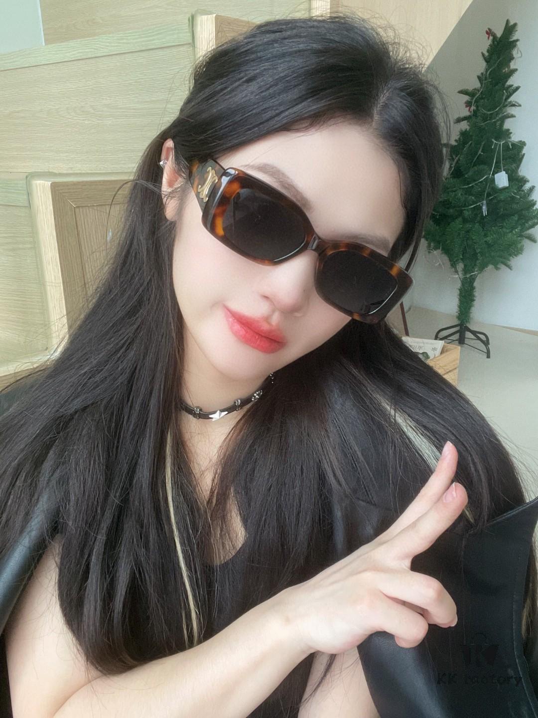 6931fae33a89a121ed54ba98 CELINE 2024 New Runway Official Same Style as Yang Mi, Versatile Oversized Square Archetype Sunglasses
