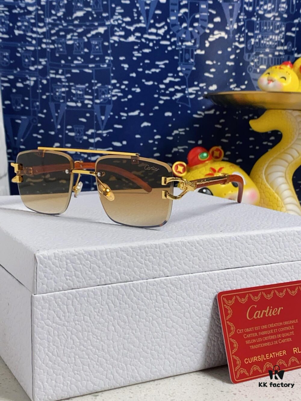 6931fb793a89a121ed54c24e Cartier 2025 New Wooden Texture Panther Decorated Frameless Bar Square Sunglasses, Fashionable Retro Gradient Color Sunglasses for Street Snap