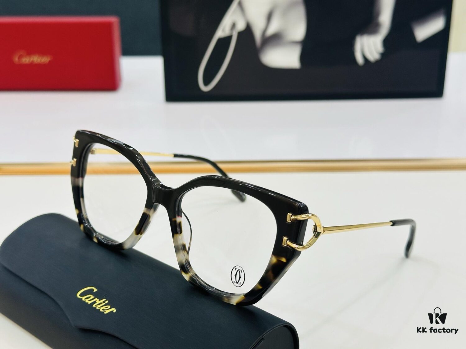 6931fb963a89a121ed54c3c7 Cartier CT0530S Size: 56□17-145 Universal Frame Shape Suits All Face Types Minimalist and Elegant Fashionable Unisex Sunglasses