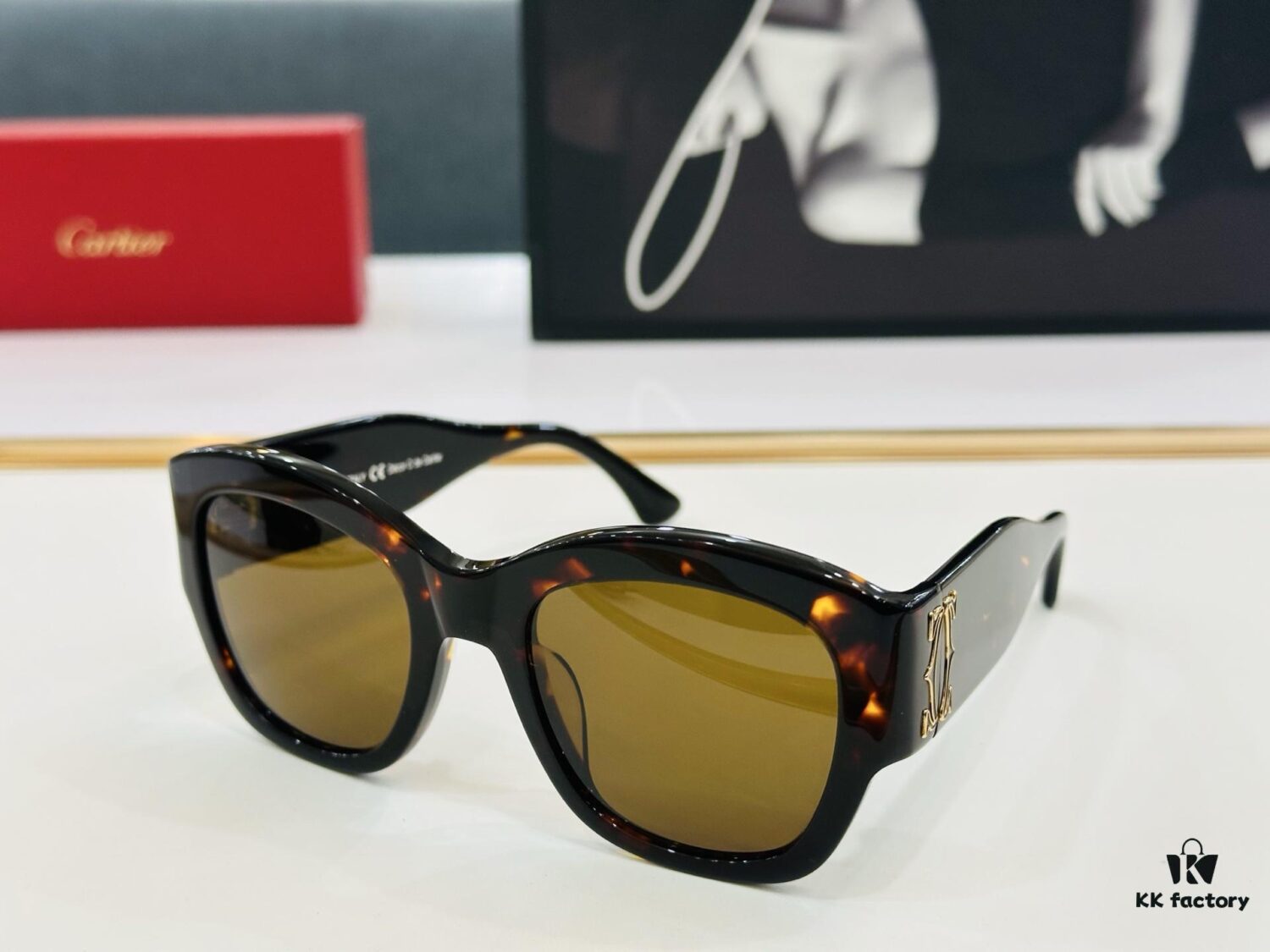 6931fbab3a89a121ed54c4f1 Cartier - ESW00568 Size: 52□21-135 Unisex Stylish Oversized Sunglasses, Universal Frame Fit, Minimalist and Elegant Design, Fashionable and Casual