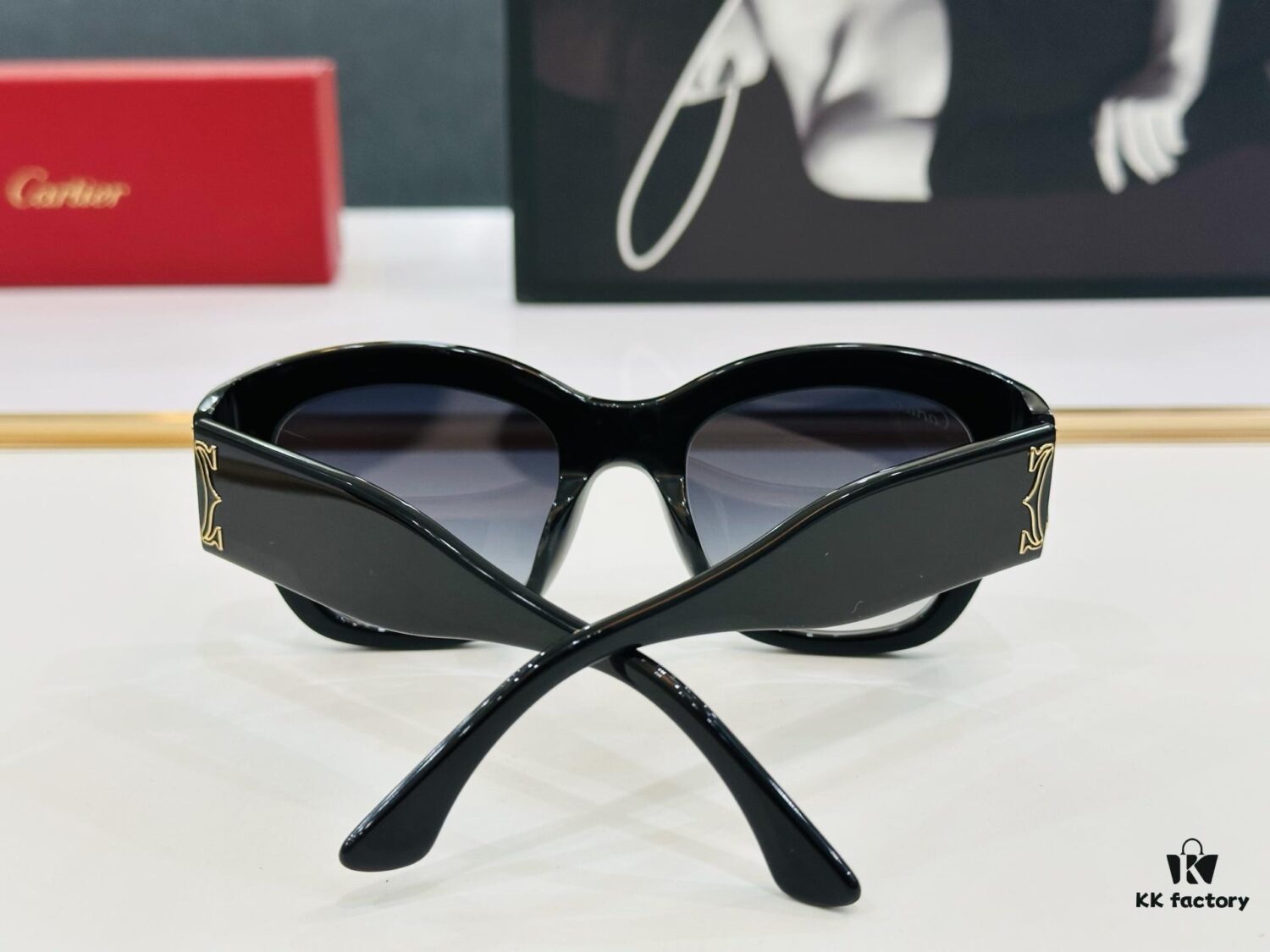 6931fbac3a89a121ed54c4f5 Cartier - ESW00568 Size: 52□21-135 Unisex Stylish Oversized Sunglasses, Universal Frame Fit, Minimalist and Elegant Design, Fashionable and Casual