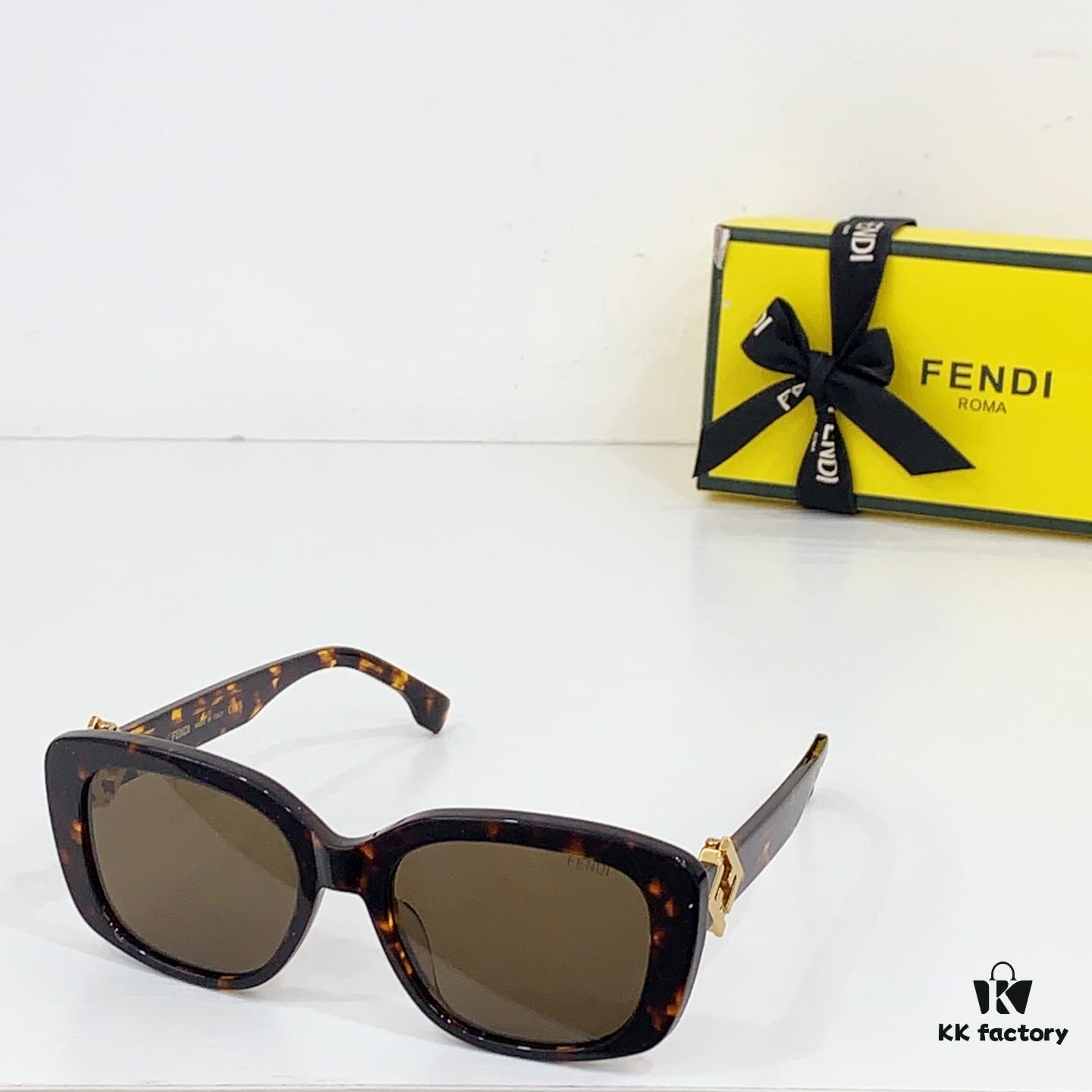 6931fcaa3a89a121ed54d198 135 FENDI MOD: FE40138I Size: 54□19-140 Sunglasses