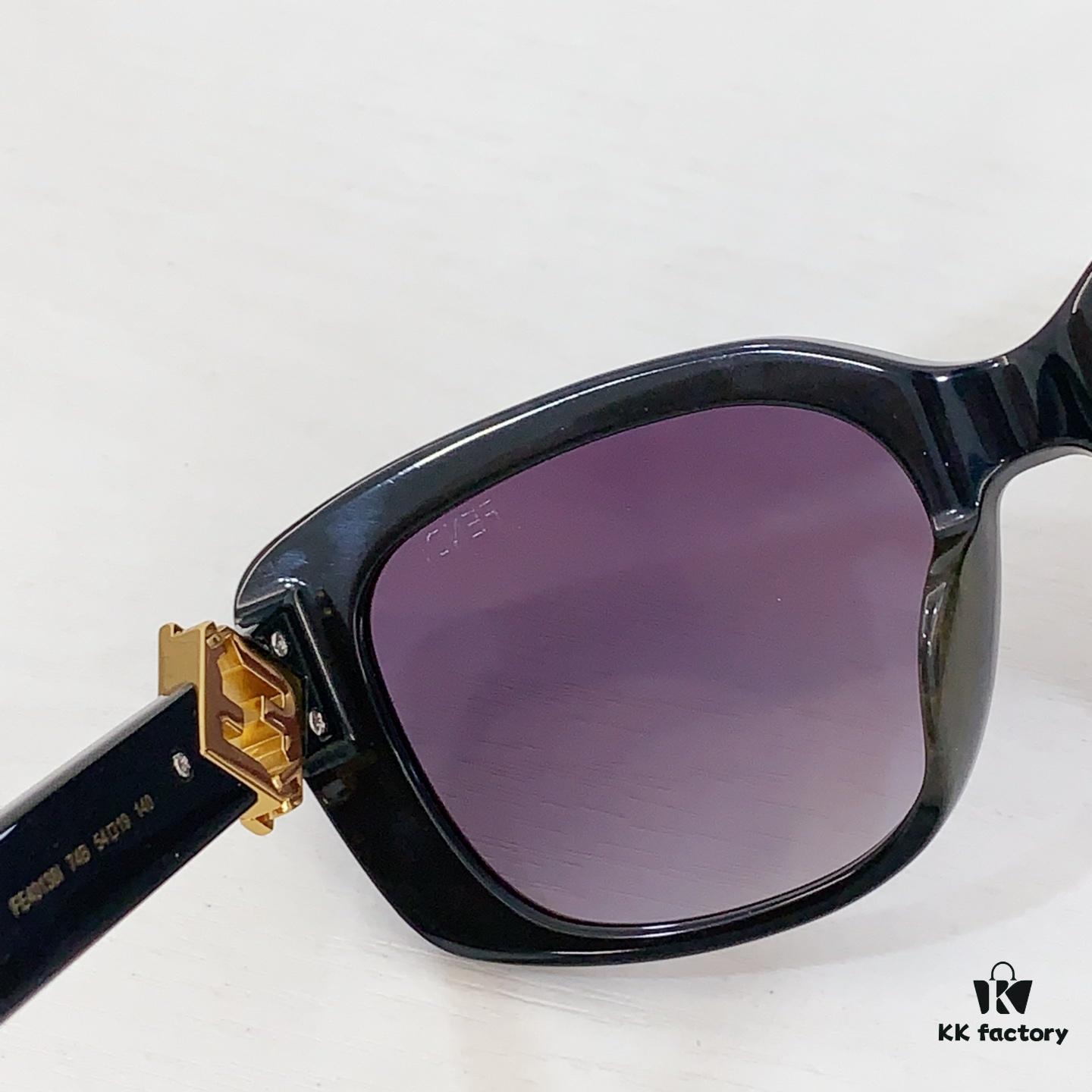 6931fcaa3a89a121ed54d19b 135 FENDI MOD: FE40138I Size: 54□19-140 Sunglasses