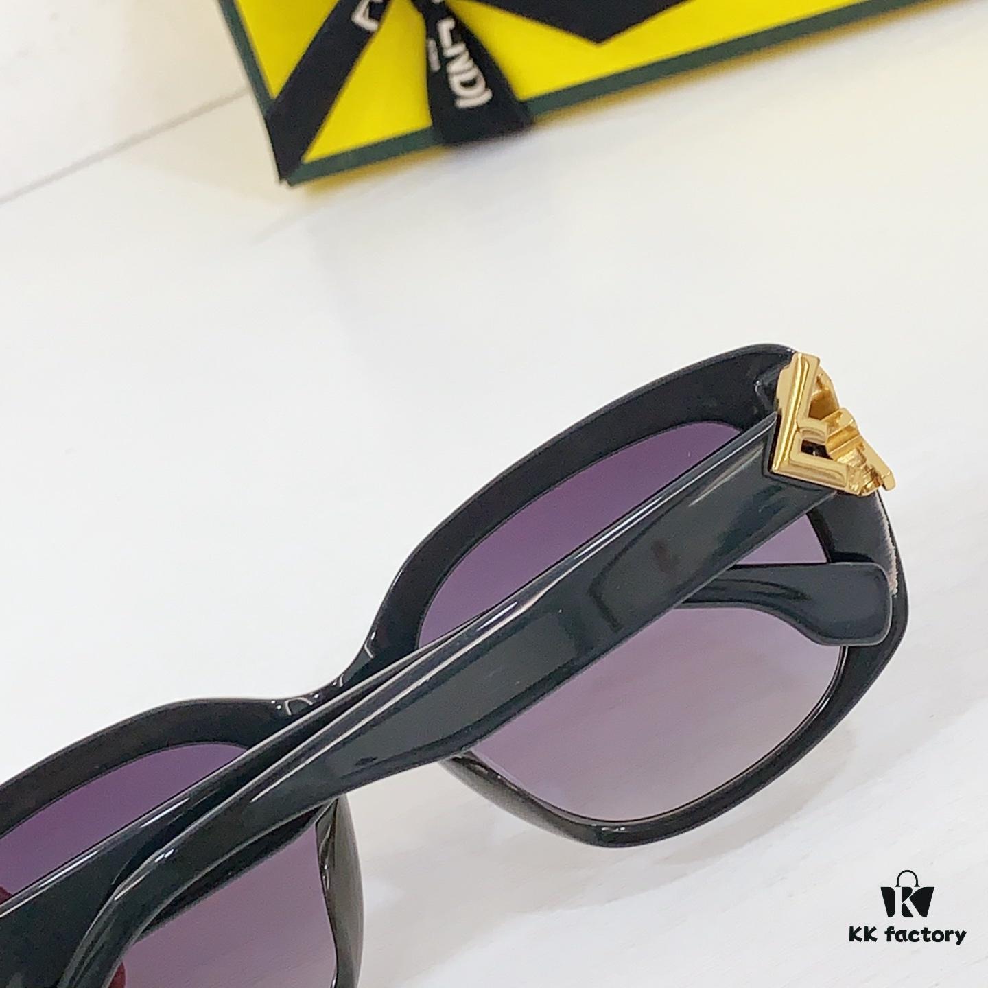 6931fcaa3a89a121ed54d19c 135 FENDI MOD: FE40138I Size: 54□19-140 Sunglasses
