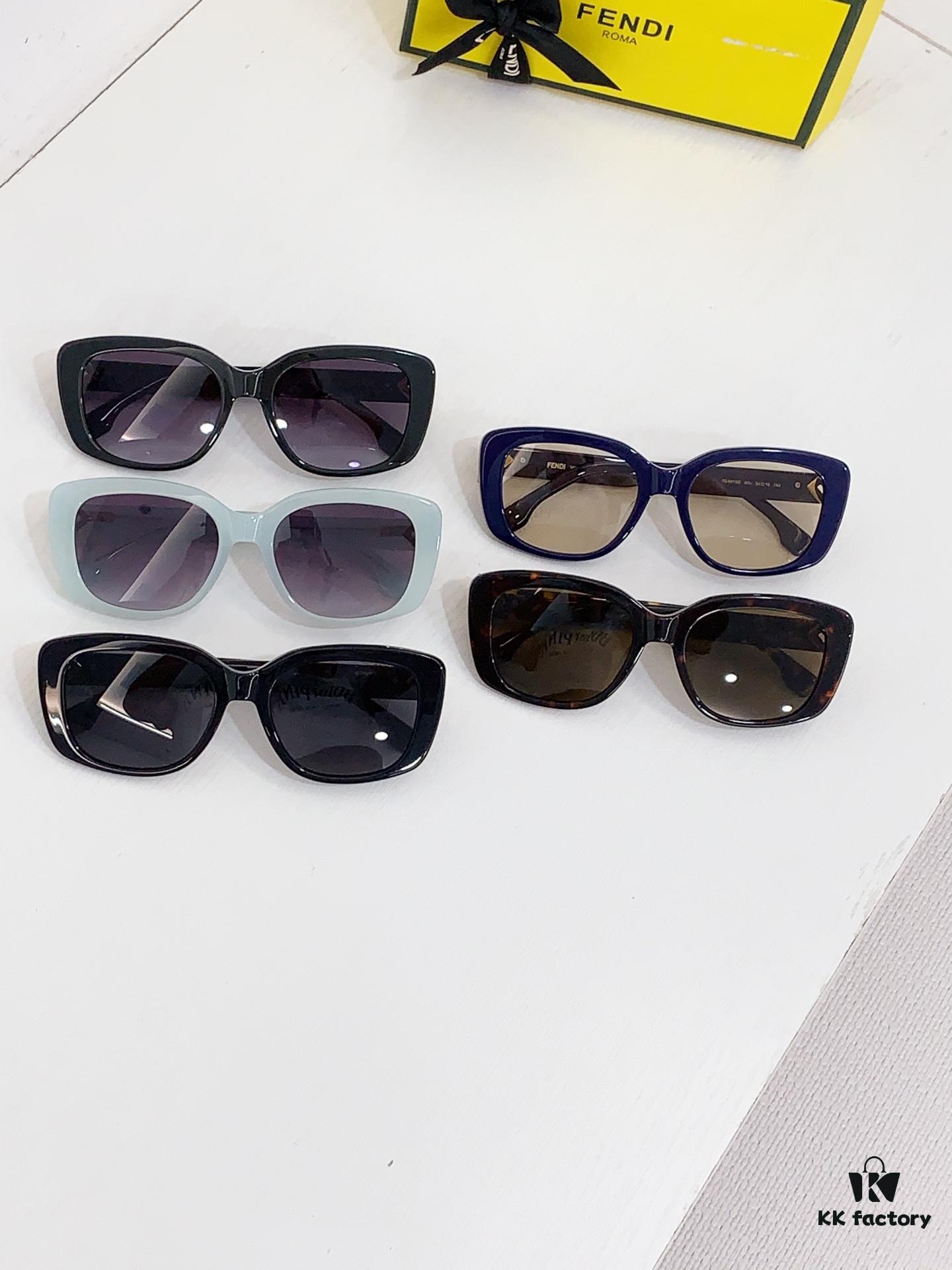 6931fcaa3a89a121ed54d19d 135 FENDI MOD: FE40138I Size: 54□19-140 Sunglasses