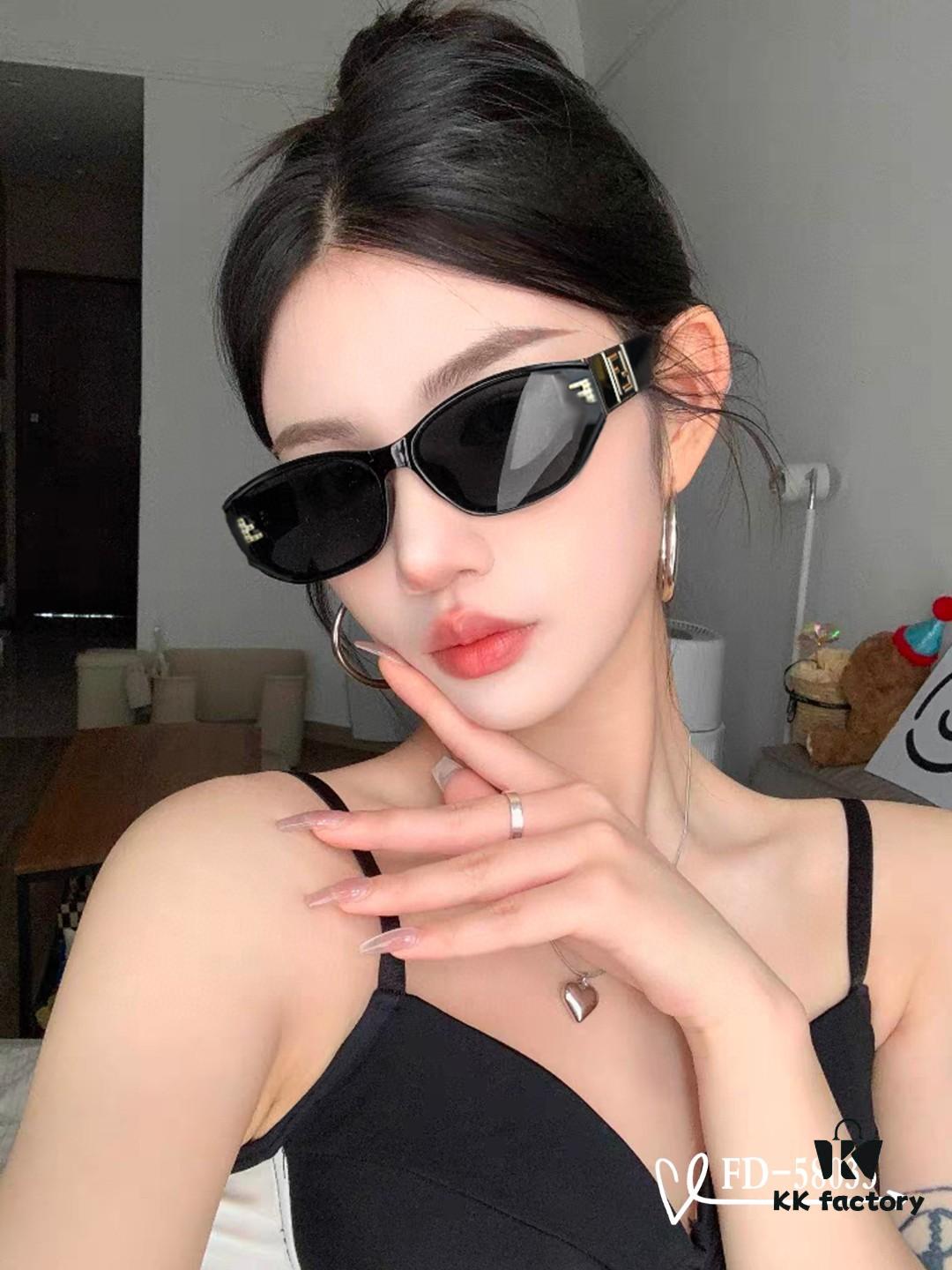 6931fcab3a89a121ed54d1a7 FENDI Italy | Polarized Sunglasses with TR90 Frame and Polarloid Resin Lenses
