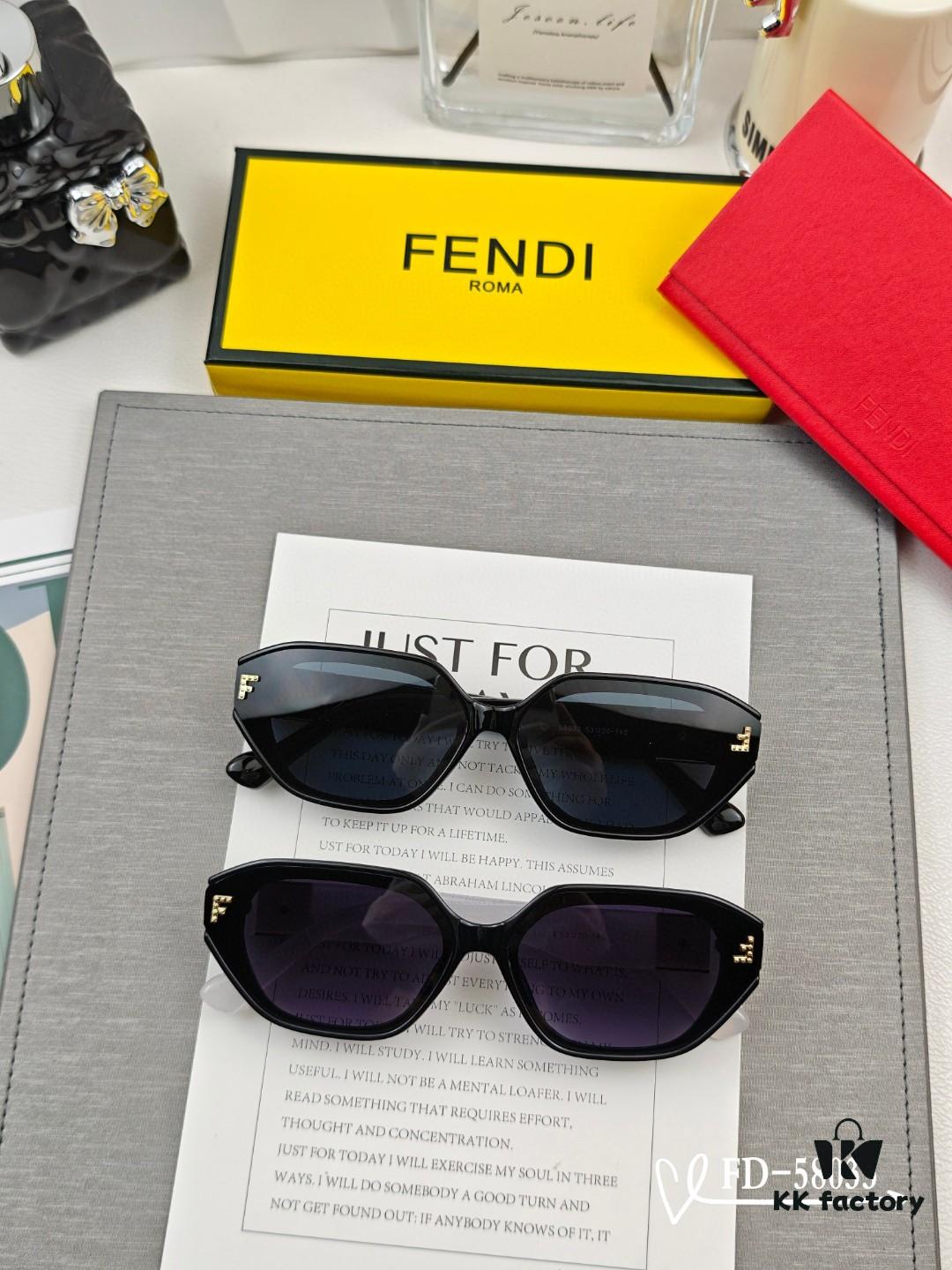 6931fcab3a89a121ed54d1a8 FENDI Italy | Polarized Sunglasses with TR90 Frame and Polarloid Resin Lenses
