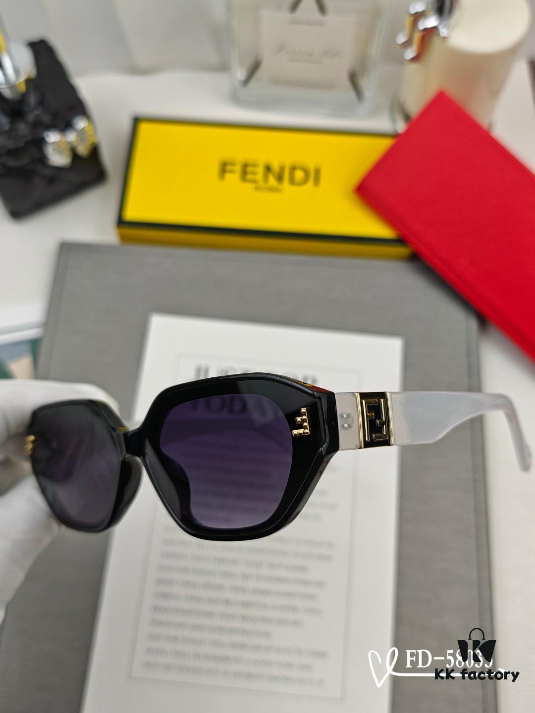 6931fcab3a89a121ed54d1ab FENDI Italy | Polarized Sunglasses with TR90 Frame and Polarloid Resin Lenses
