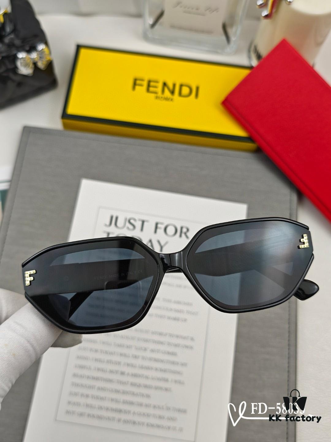 6931fcac3a89a121ed54d1ac FENDI Italy | Polarized Sunglasses with TR90 Frame and Polarloid Resin Lenses