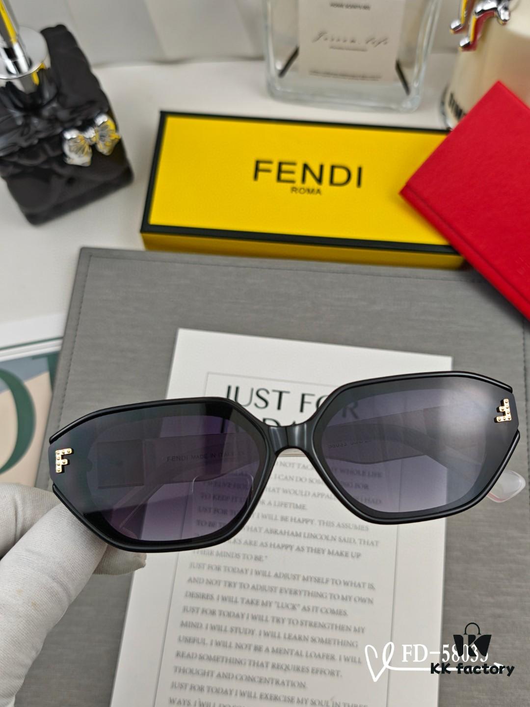 6931fcac3a89a121ed54d1ad FENDI Italy | Polarized Sunglasses with TR90 Frame and Polarloid Resin Lenses