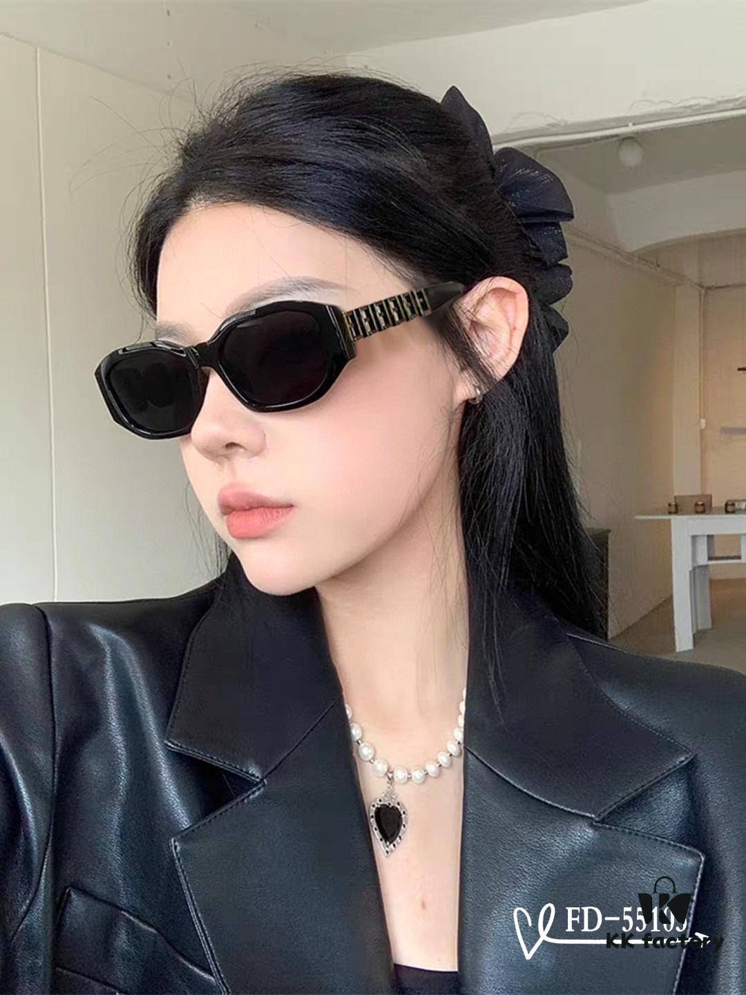 6931fcac3a89a121ed54d1b0 FENDI Italy | Polarized Sunglasses with TR90 Frame and Polarlite Lens