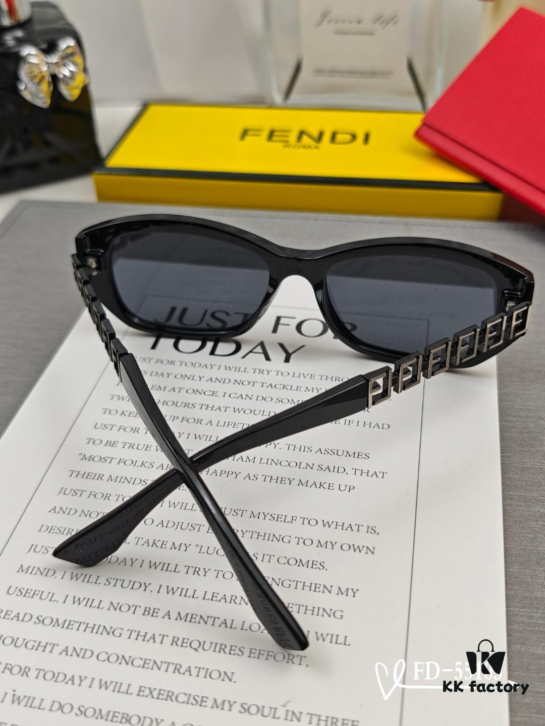 6931fcac3a89a121ed54d1b7 FENDI Italy | Polarized Sunglasses with TR90 Frame and Polarlite Lens