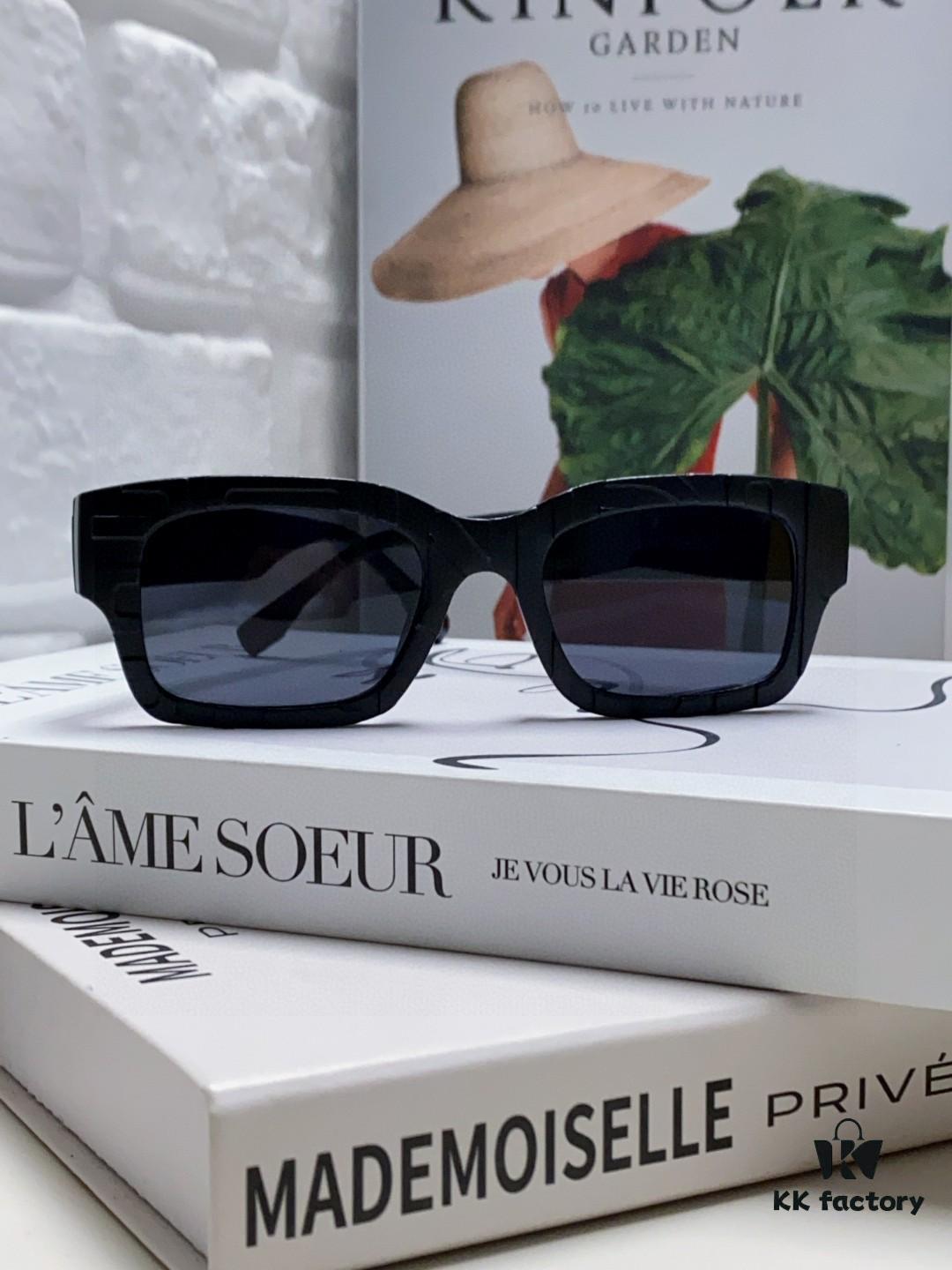 6931fcb03a89a121ed54d1bc FENDI 2025 New Square Sunglasses, Trendy Hip-Hop Style Alphabet Design, Instagram-Worthy Street Snap Shades