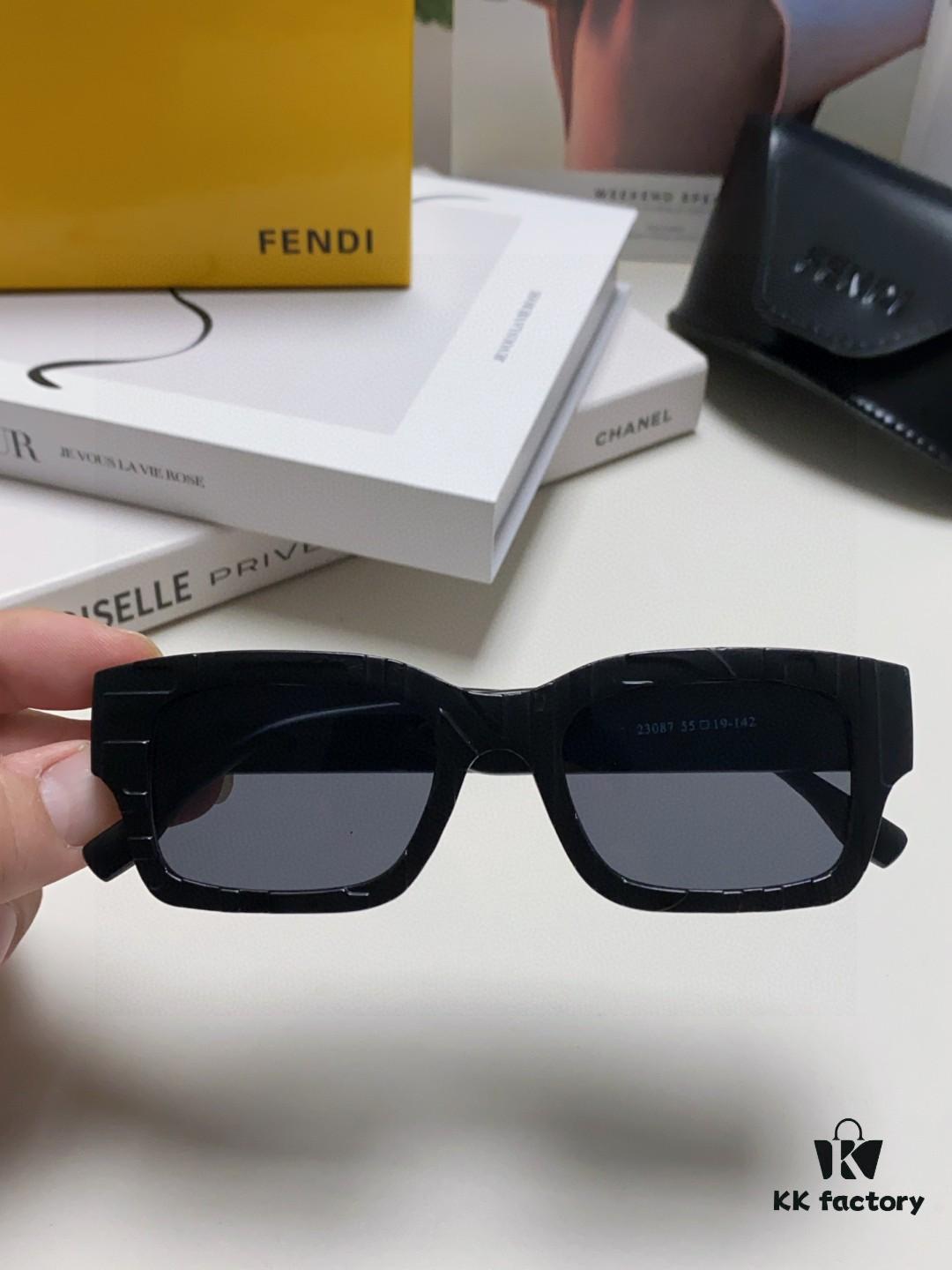 6931fcb03a89a121ed54d1be FENDI 2025 New Square Sunglasses, Trendy Hip-Hop Style Alphabet Design, Instagram-Worthy Street Snap Shades