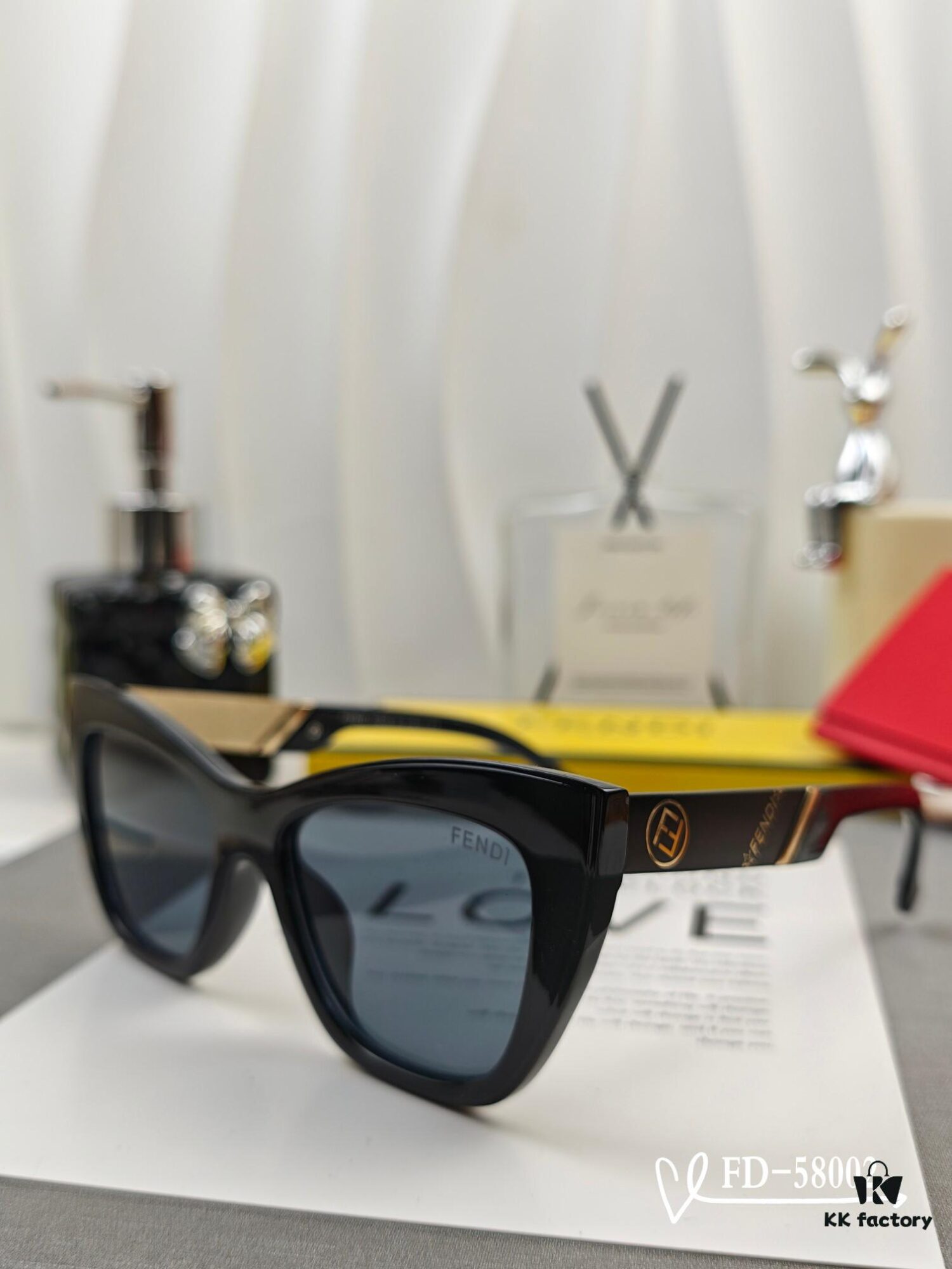 6931fcb83a89a121ed54d237 FENDI Italy | Polarized Sunglasses with TR90 Frame and POLAROID Lens
