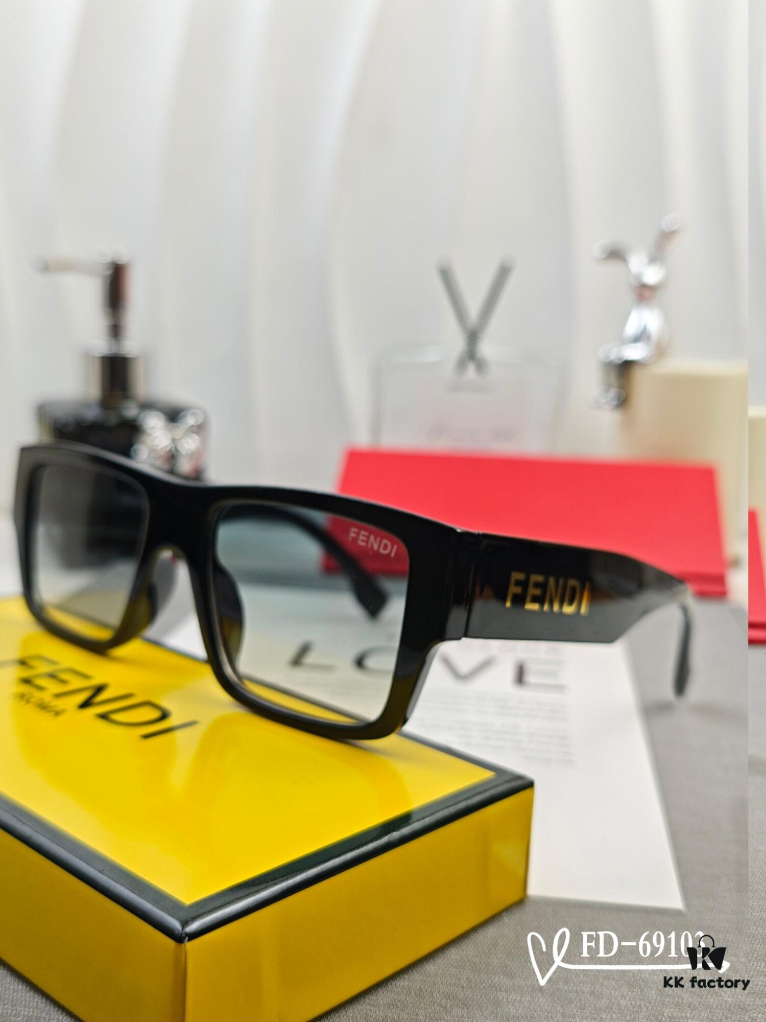 6931fcb93a89a121ed54d23d Italian FENDI Sunglasses with Polarized Lenses