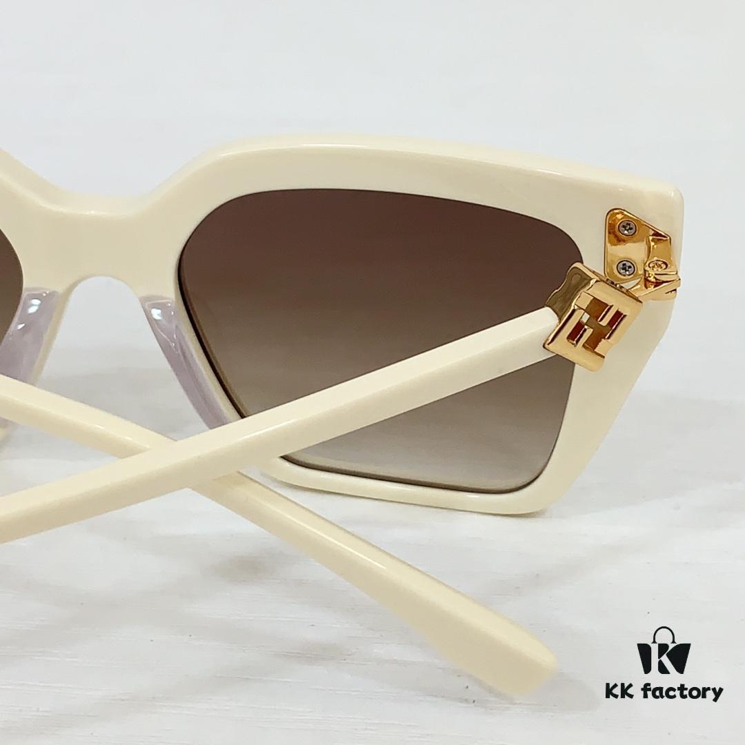 6931fcc43a89a121ed54d2d5 140 FENDI MODEL: FE40161I SIZE: 55□16-145 Sunglasses