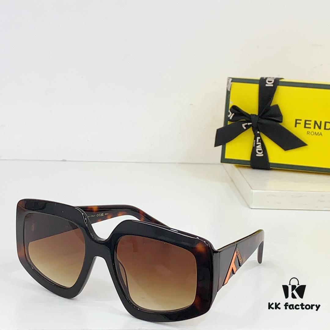 6931fcc93a89a121ed54d318 140 FENDI FE4079 Sunglasses, Size 54-21-142