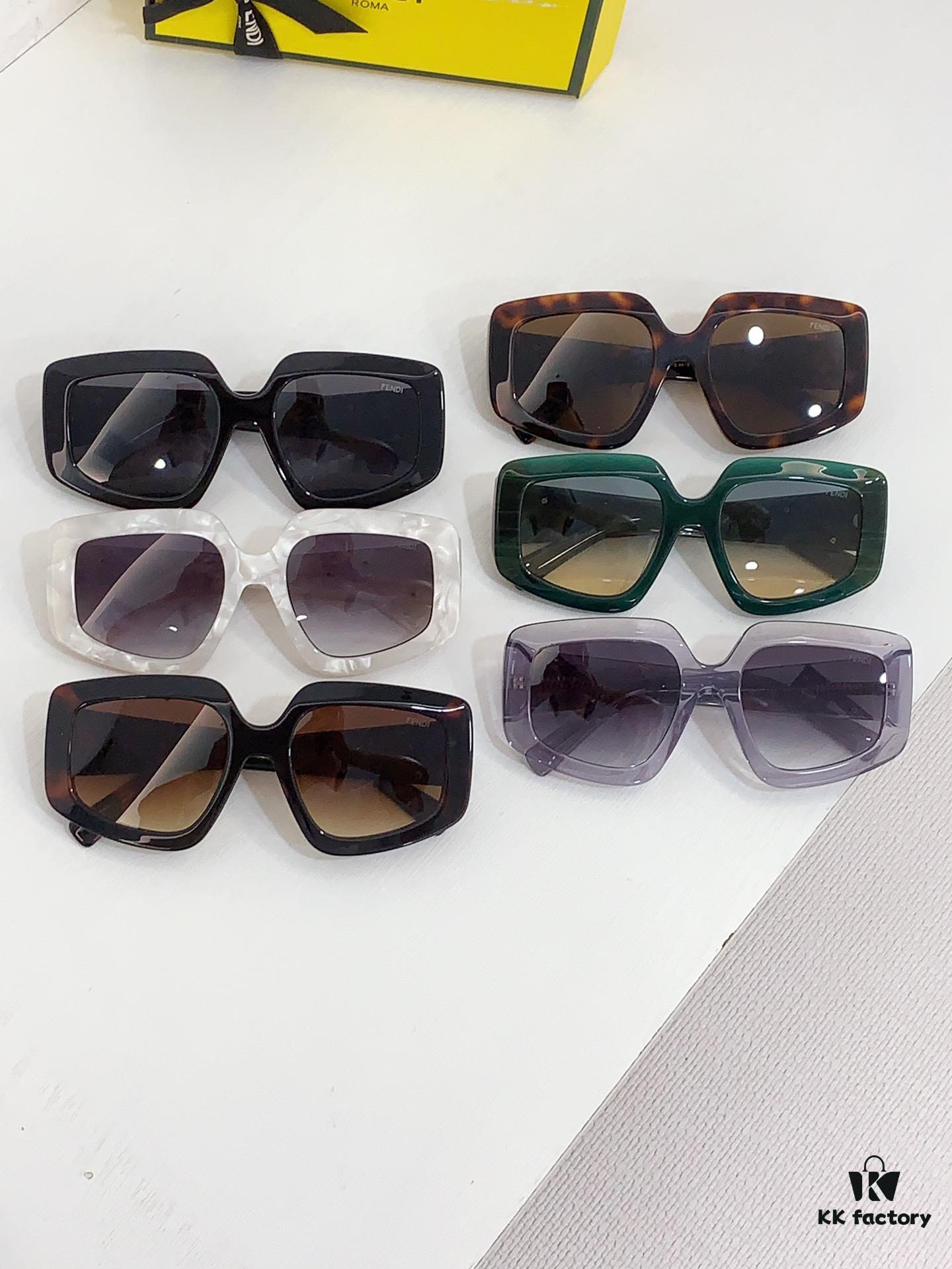 6931fcc93a89a121ed54d31e 140 FENDI FE4079 Sunglasses, Size 54-21-142