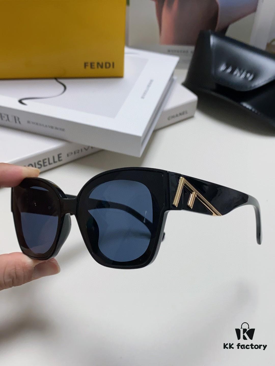 6931fccf3a89a121ed54d357 FENDI Fendi Newly Designed Logo, Minimalist and Stylish, Featuring Seamless Mirror Lenses