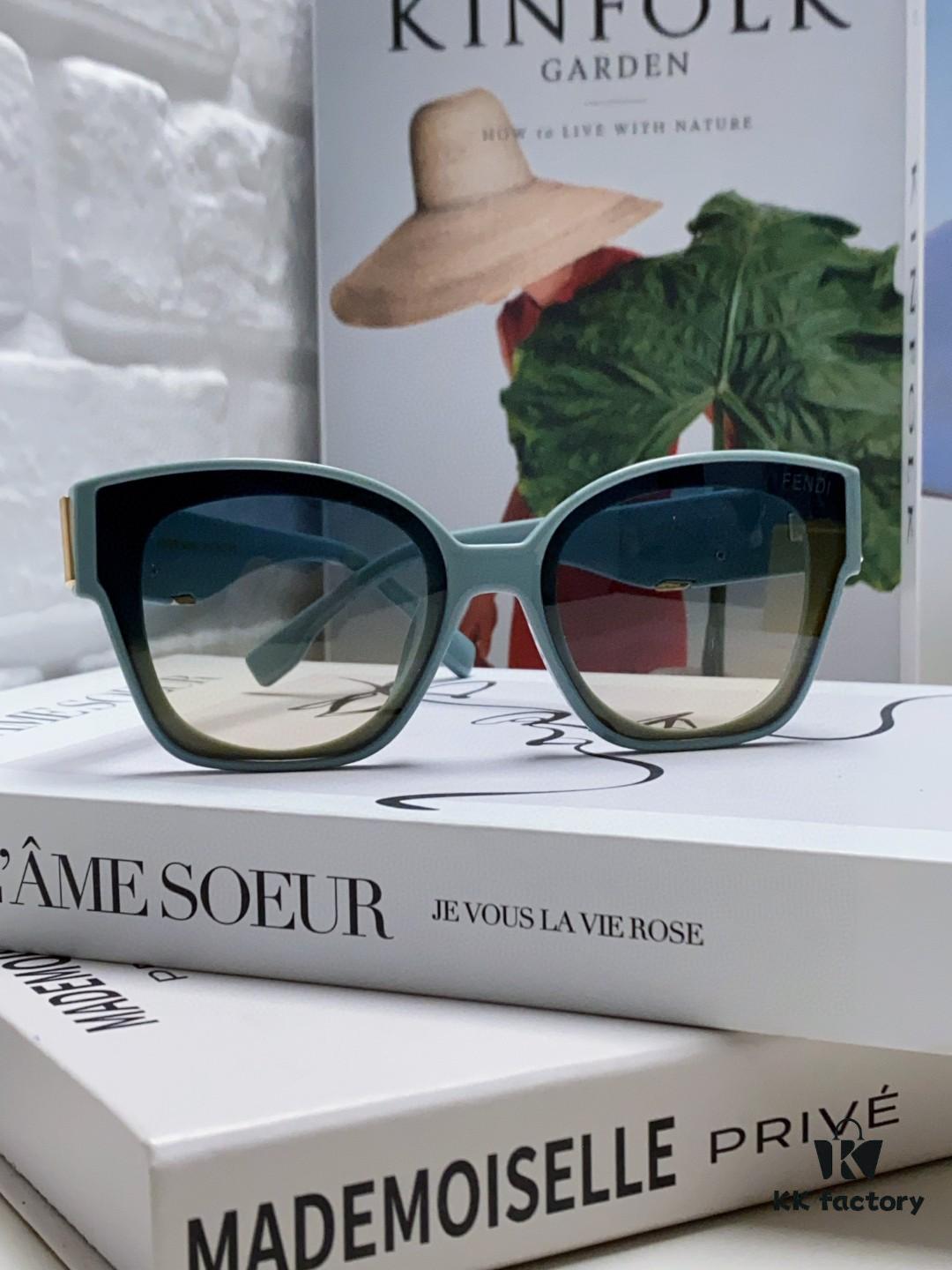 6931fcd03a89a121ed54d35d FENDI Fendi New Logo Design Minimalist Fashion Sunglasses with Seamless Mirror Lenses