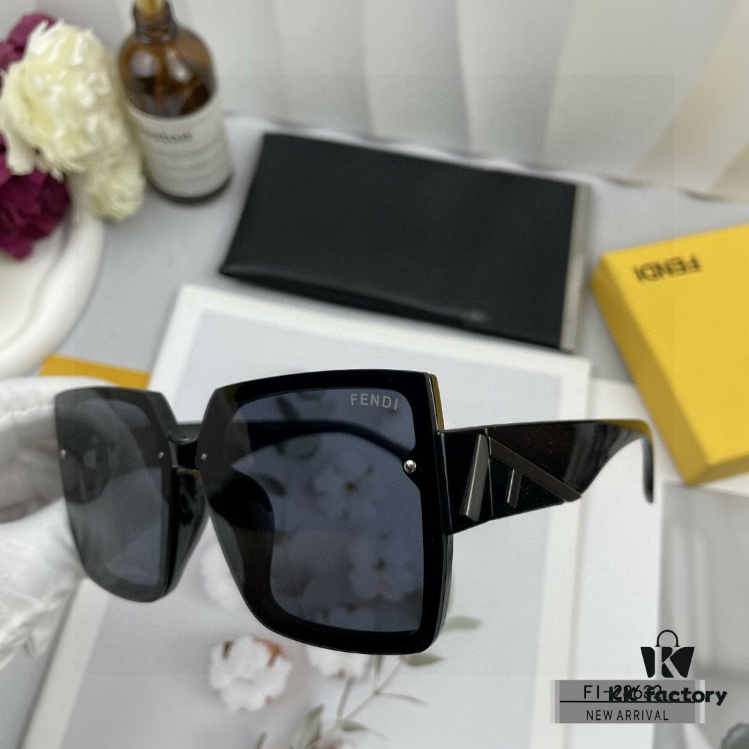 6931fcd83a89a121ed54d3d1 FENDI Italy | Polarized Sunglasses with TR90 Frame and POLAROID Resin Lenses | Lightweight, Comfortable Wear | Size: 57-16-148
