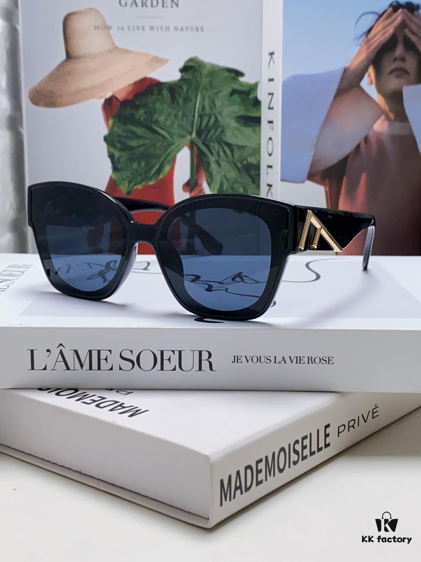 6931fce83a89a121ed54d49f FENDI Fendi Newly Designed Logo, Minimalist and Stylish, Featuring Seamless Mirror Lenses