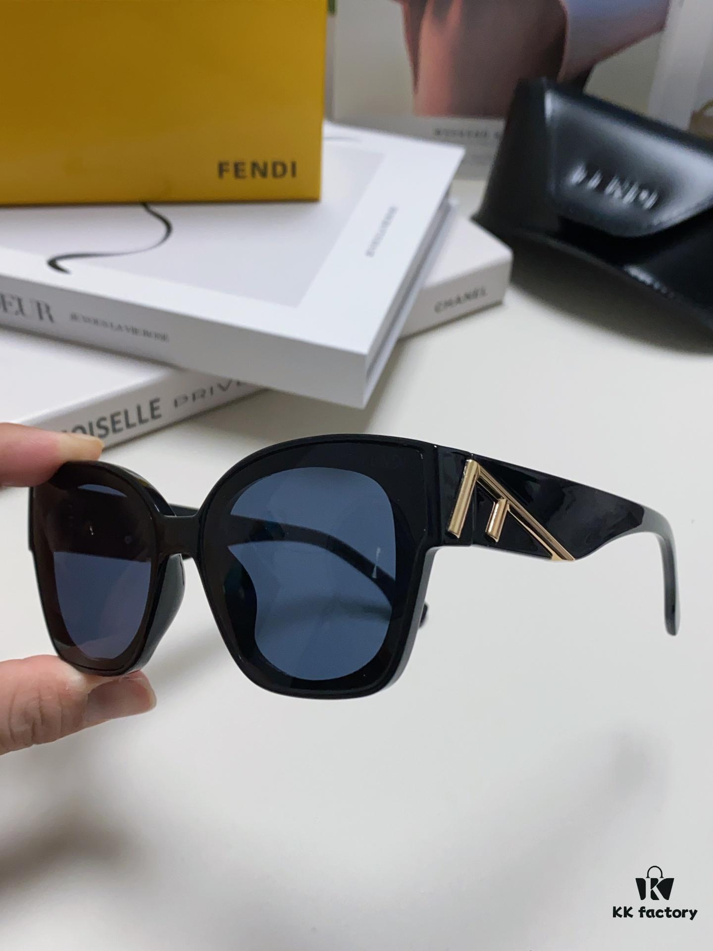 6931fce83a89a121ed54d4a4 FENDI Fendi Newly Designed Logo, Minimalist and Stylish, Featuring Seamless Mirror Lenses