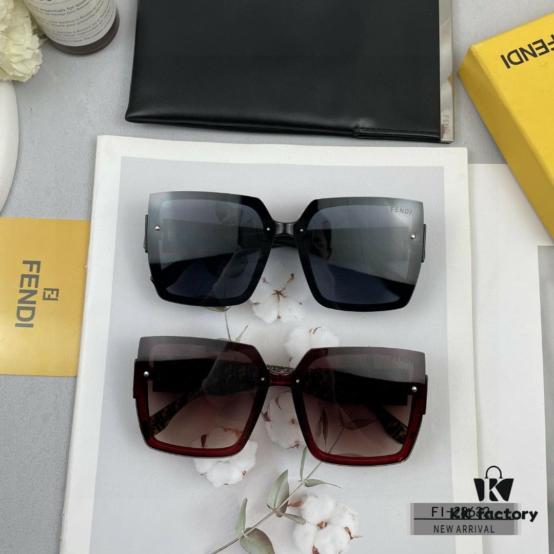 6931fcec3a89a121ed54d4e1 FENDI Italy - Polarized Sunglasses with TR90 Frame and Polylite Lens