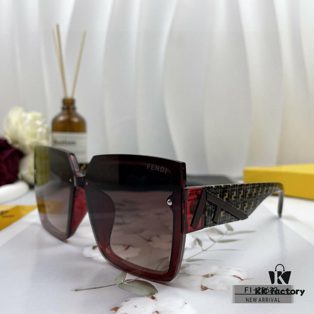 6931fced3a89a121ed54d4e7 FENDI Italy - Polarized Sunglasses with TR90 Frame and Polylite Lens