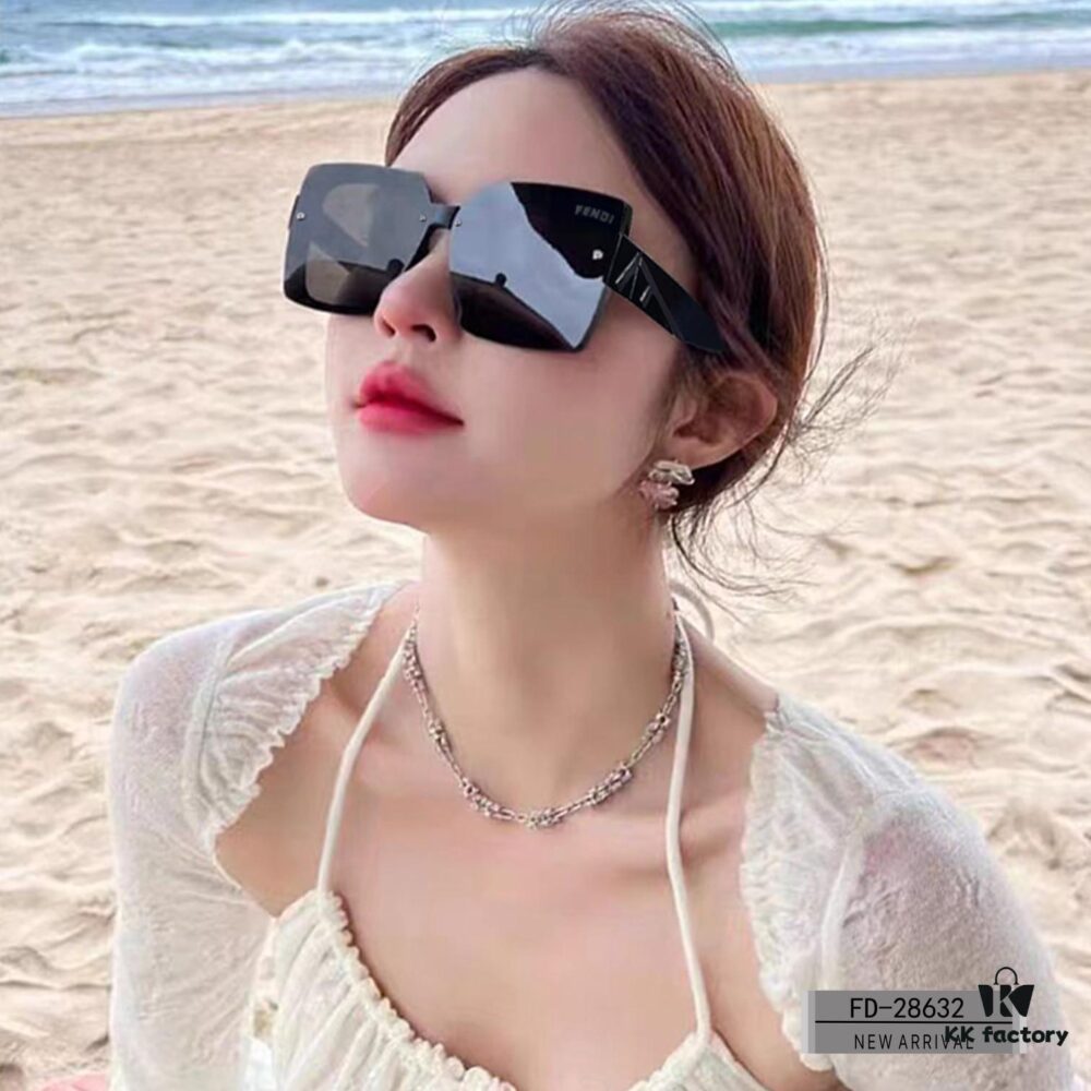 6931fcff3a89a121ed54d5d4 FENDI Italy | Polarized Sunglasses with TR90 Frame and Polarlite Lens