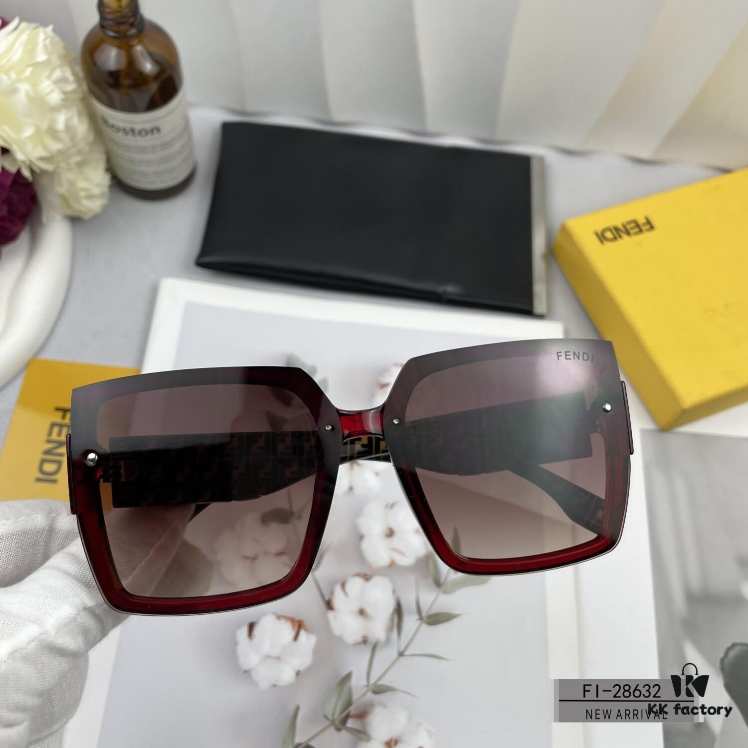 6931fcff3a89a121ed54d5d9 FENDI Italy | Polarized Sunglasses with TR90 Frame and Polarlite Lens