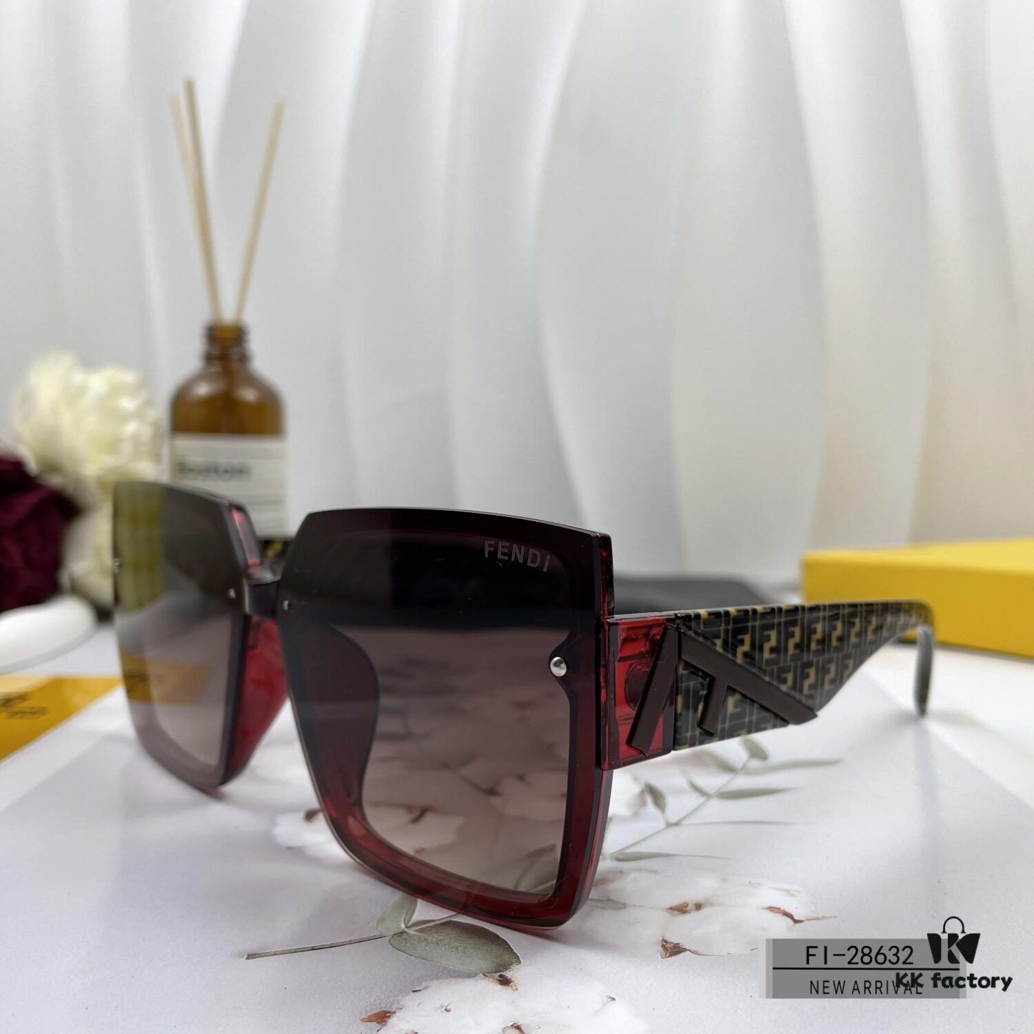 6931fcff3a89a121ed54d5db FENDI Italy | Polarized Sunglasses with TR90 Frame and Polarlite Lens