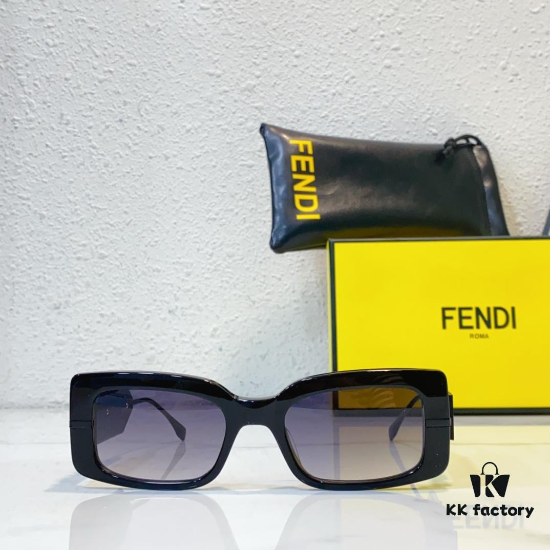 150 FENDI MODEL: FE40133I SIZE: 52□22-140 Sunglasses