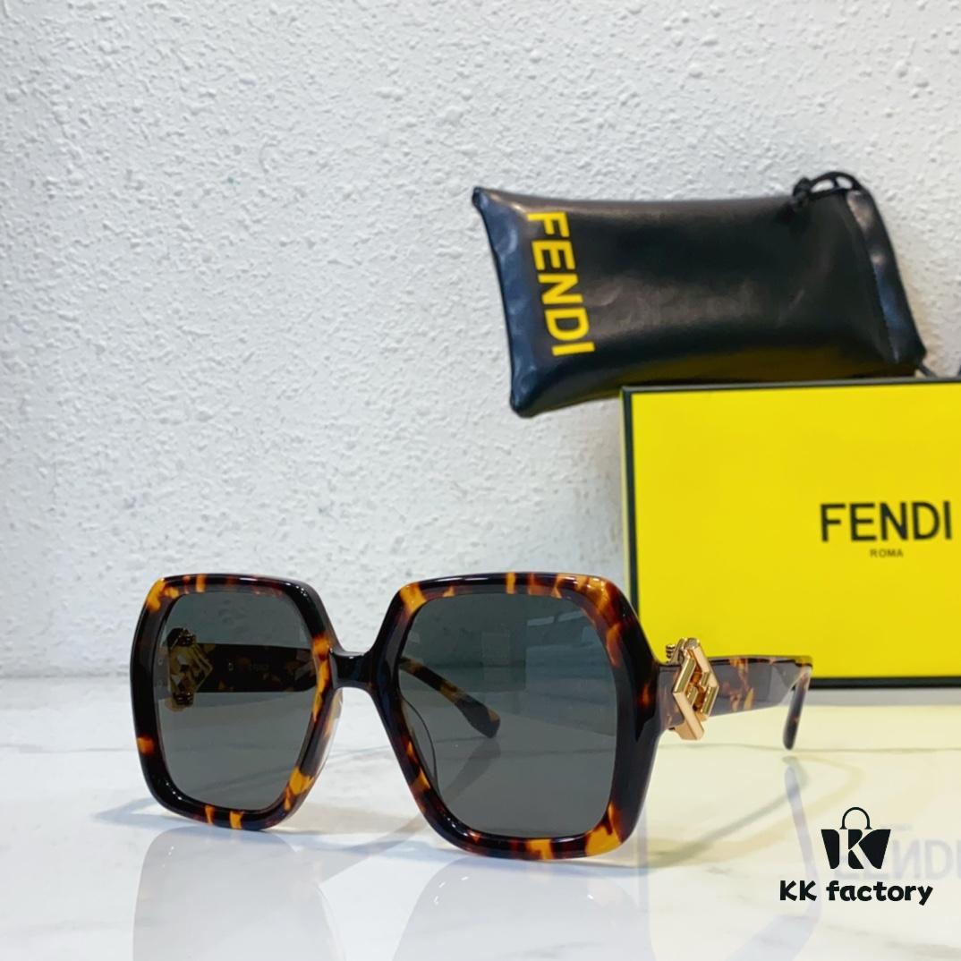 150 FENDI MODEL: FE40139I SIZE: 53□21-135 Sunglasses