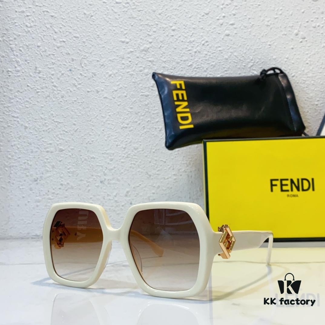 150 FENDI MODEL: FE40139I SIZE: 53□21-135 Sunglasses