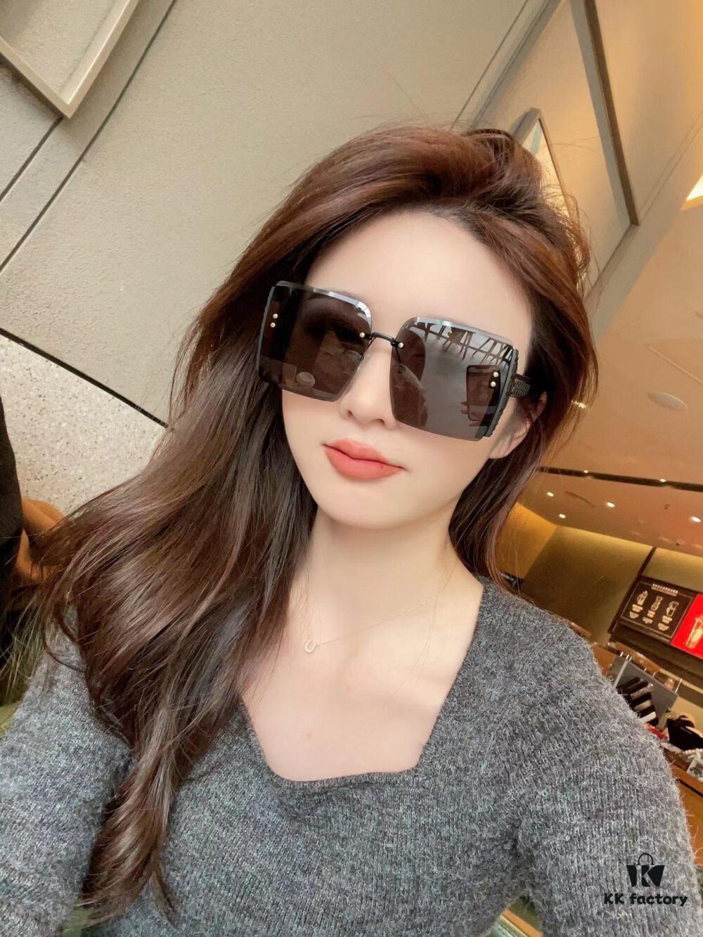 6931fd0b3a89a121ed54d679 Oversized Square Fendi FF Logo Sunglasses Frame Popular Bestseller 2024 Spring New Arrival Celebrity-Favorite Style