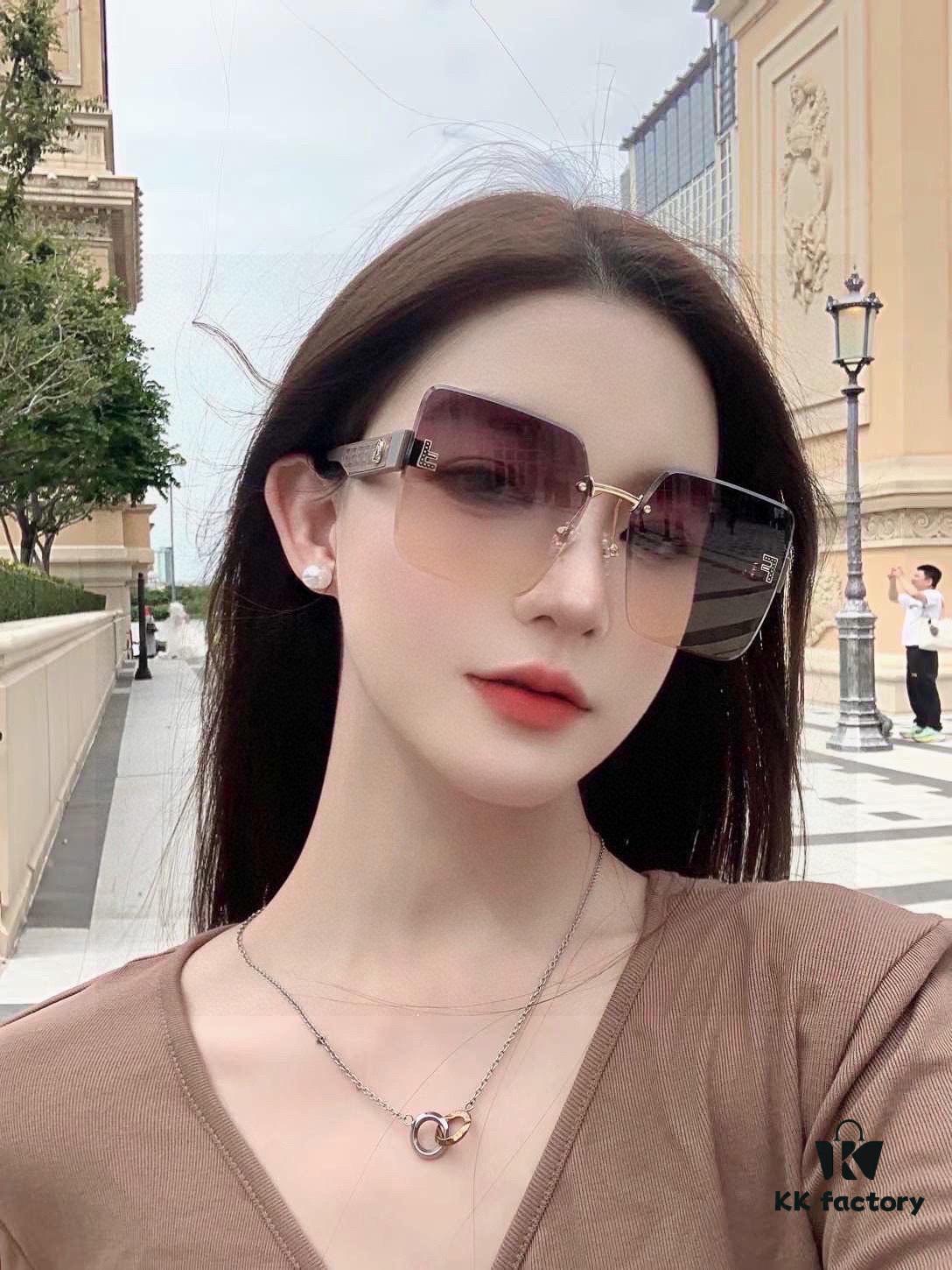 6931fd0e3a89a121ed54d69e Fendi FENDI Women's Sunglasses with High-Definition Nylon Lenses, Fashionable Face-Framing Design, Luxury Style, Model 7237