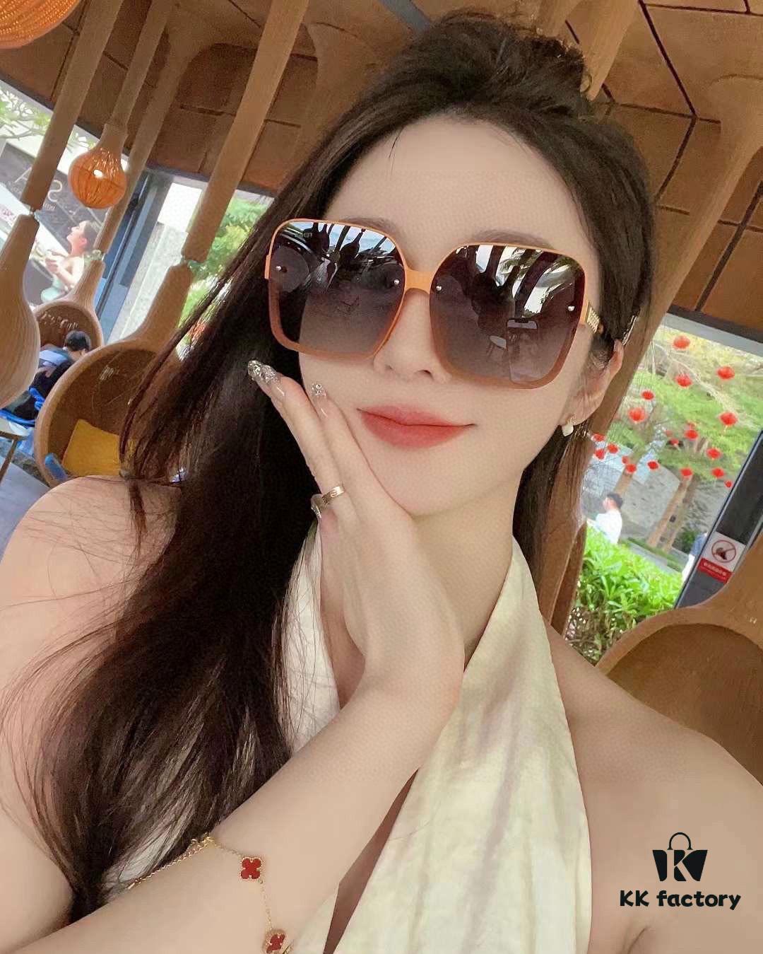 6931fd143a89a121ed54d6e7 Fendi Women's Polarized Sunglasses, Fashionable Face-Framing Design, Luxury Style, Model 7233
