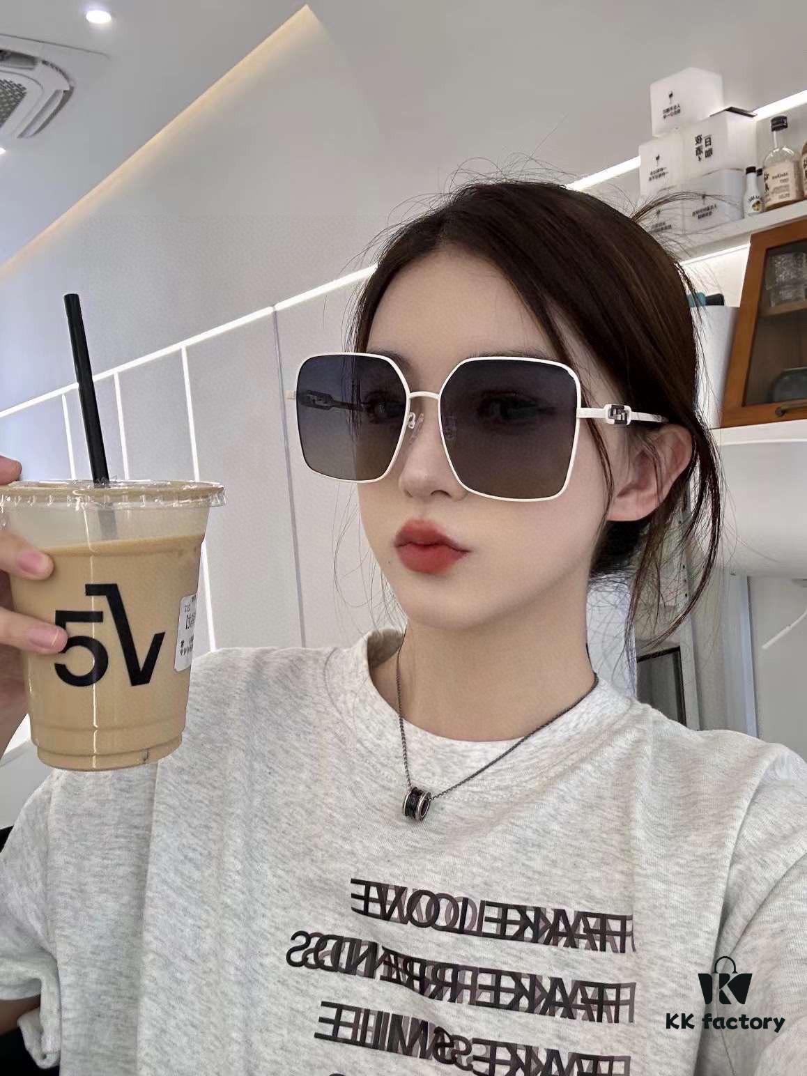 6931fd243a89a121ed54d7bb New Fendi Women's Polarized Sunglasses, Fashionable Face-Framing Design, Luxury Style
