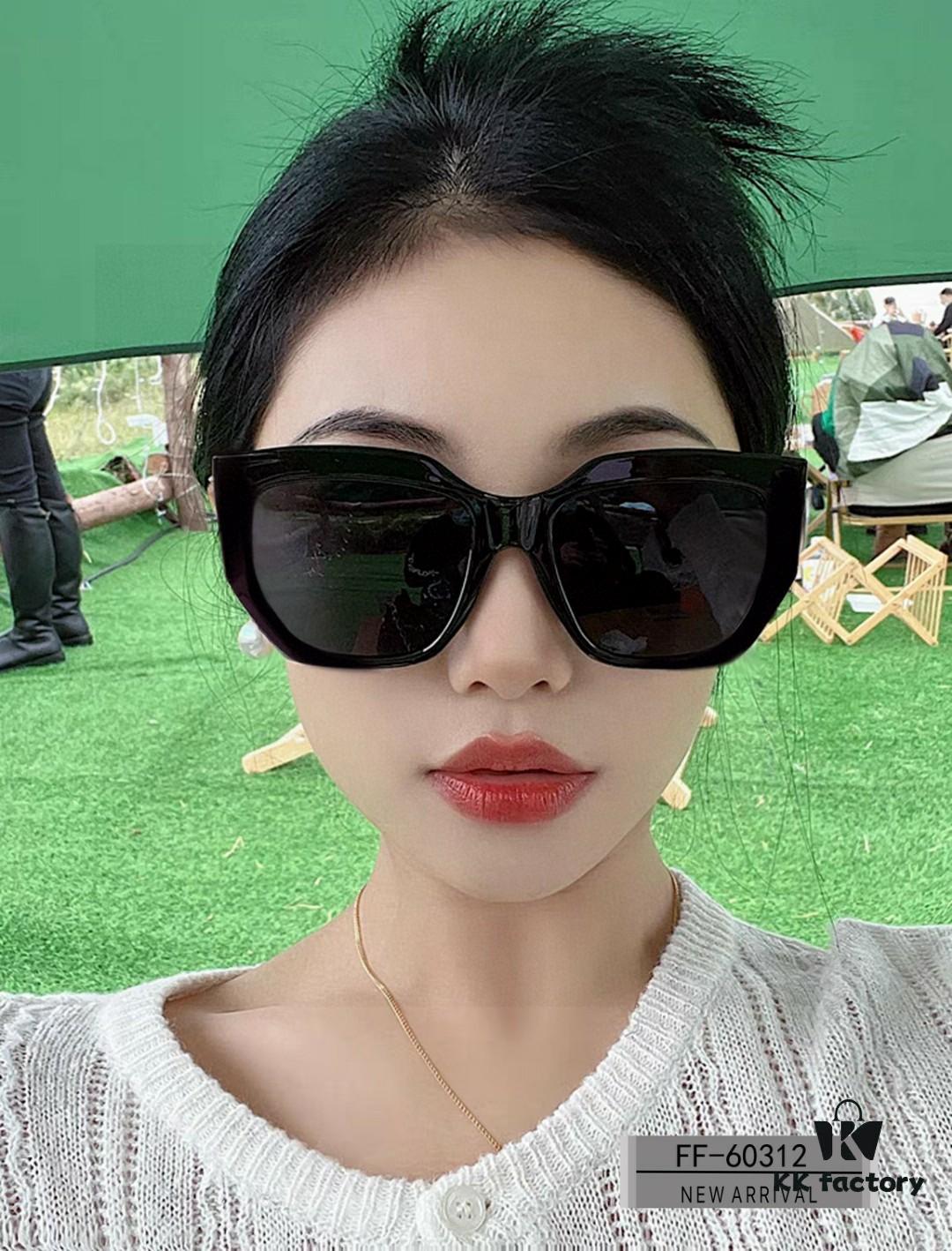 FENDI Italy | Polarized Sunglasses with TR90 Frame and Polylite Lenses | Model: 60312